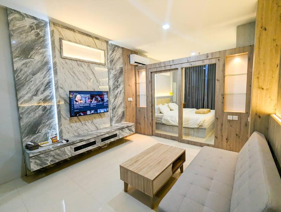 Studio Apartment photo 1