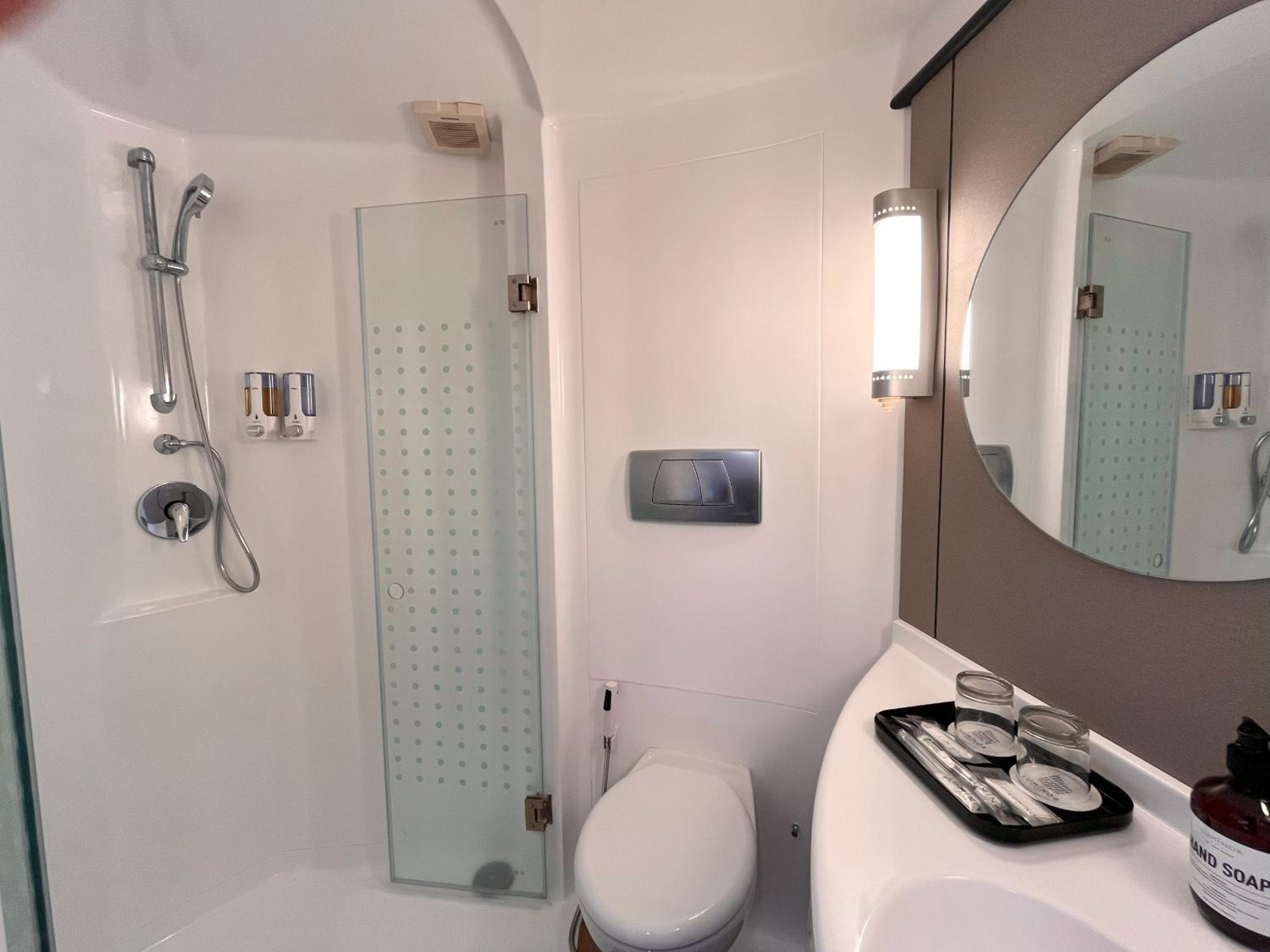 Deluxe Twin Room - Photo 6