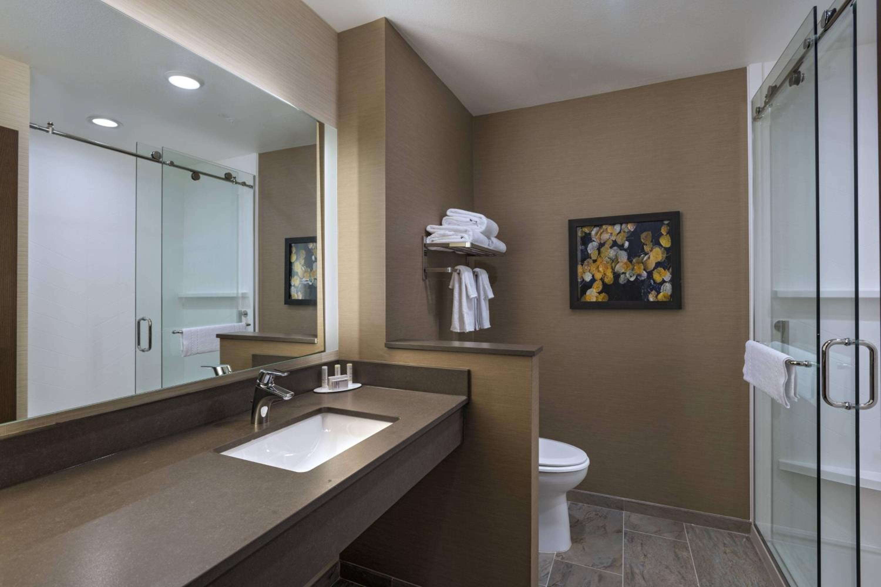 Guest Room, 1 King - Photo 5
