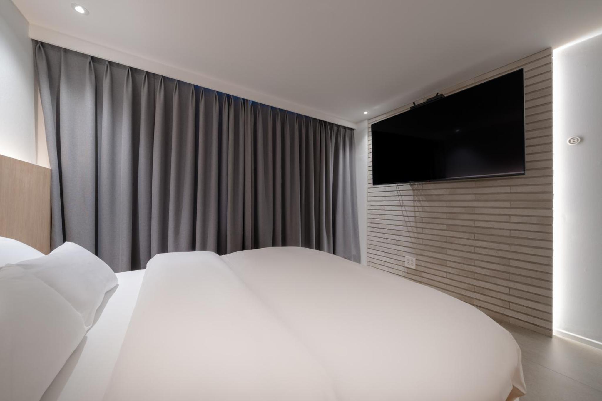 Standard Double Room - Photo 6