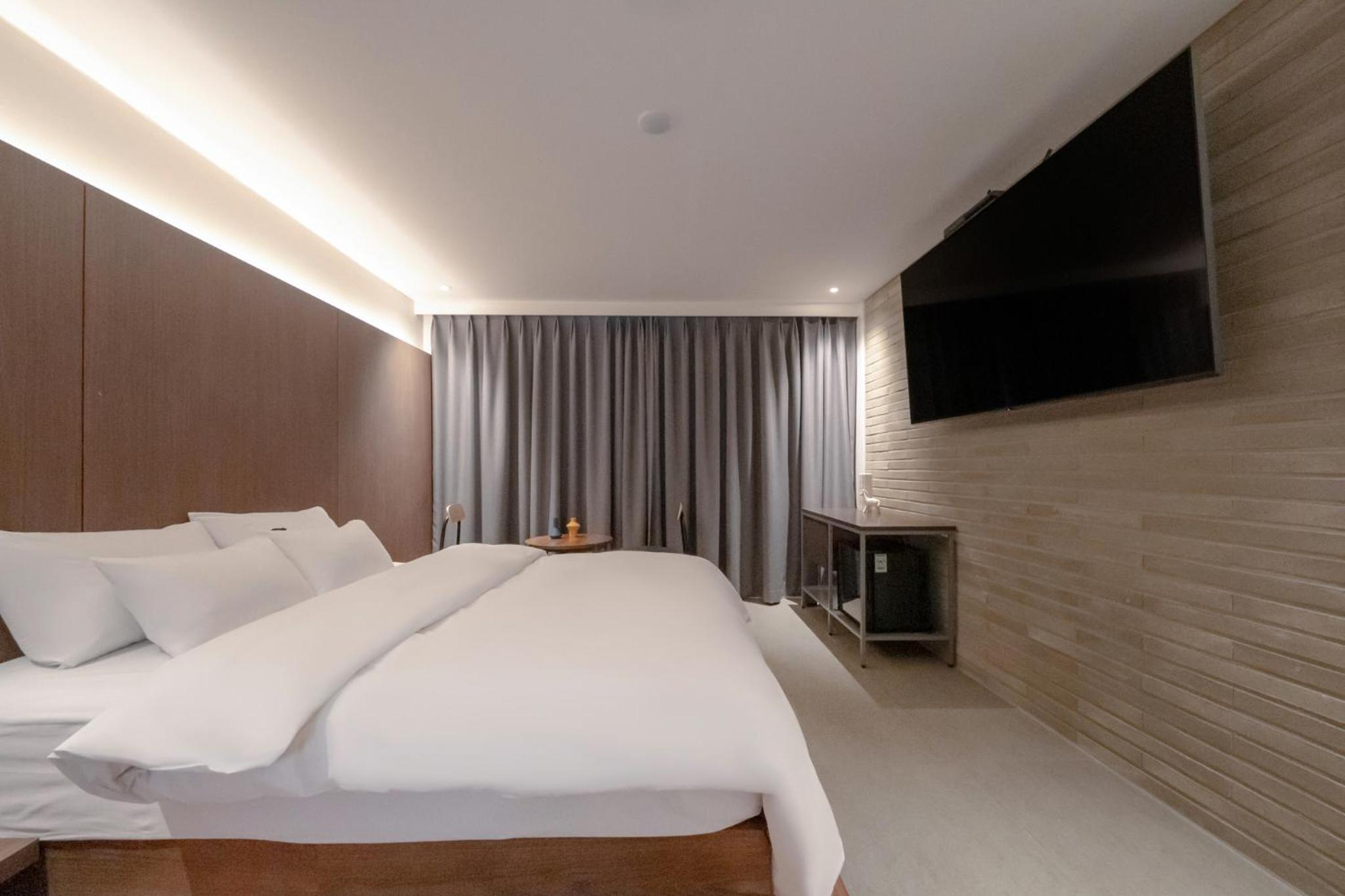 Deluxe Double Room - Photo 9