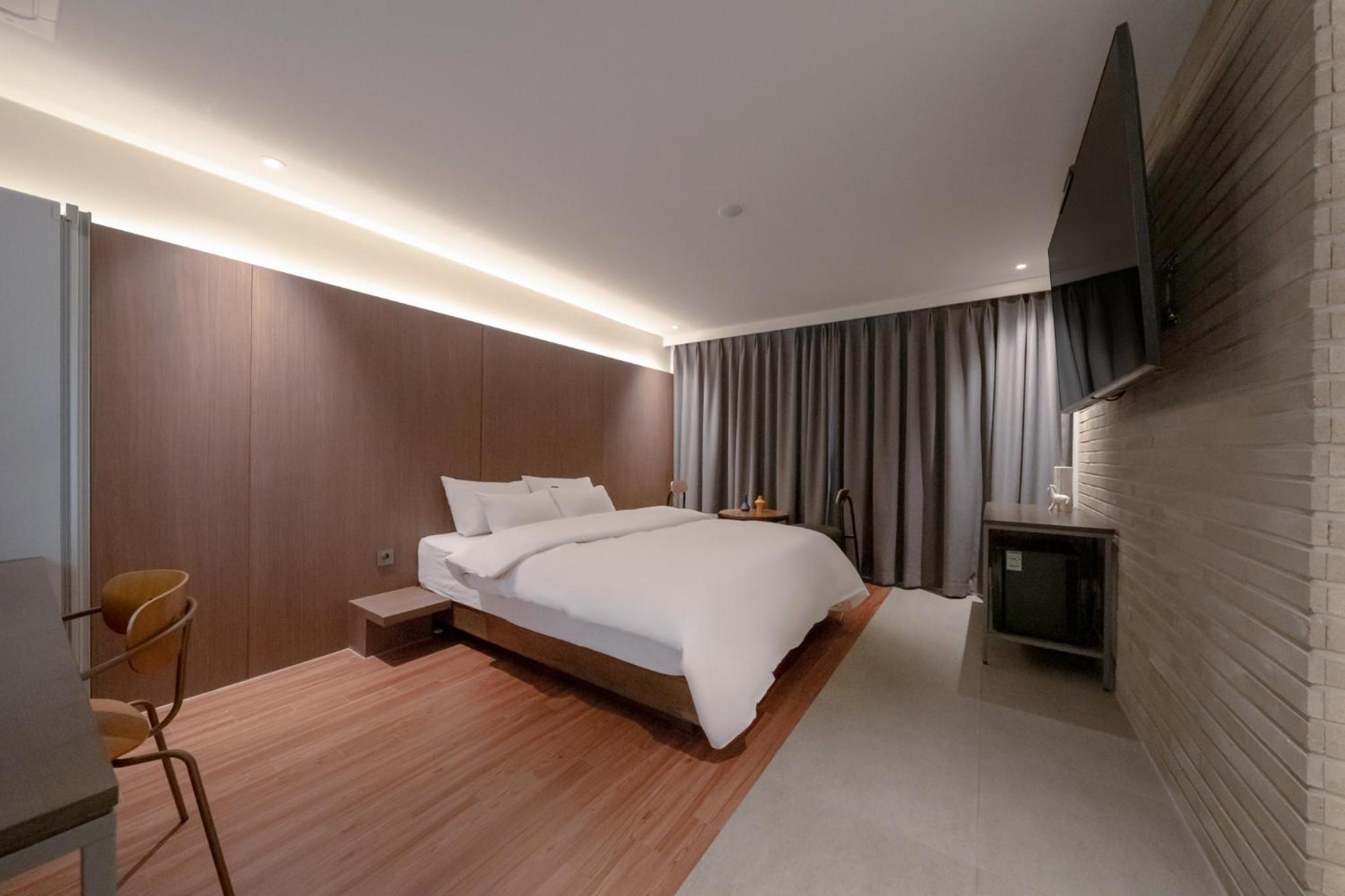 Deluxe Double Room - Photo 14