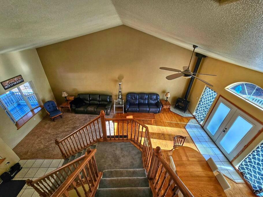 Five-Bedroom House photo 1