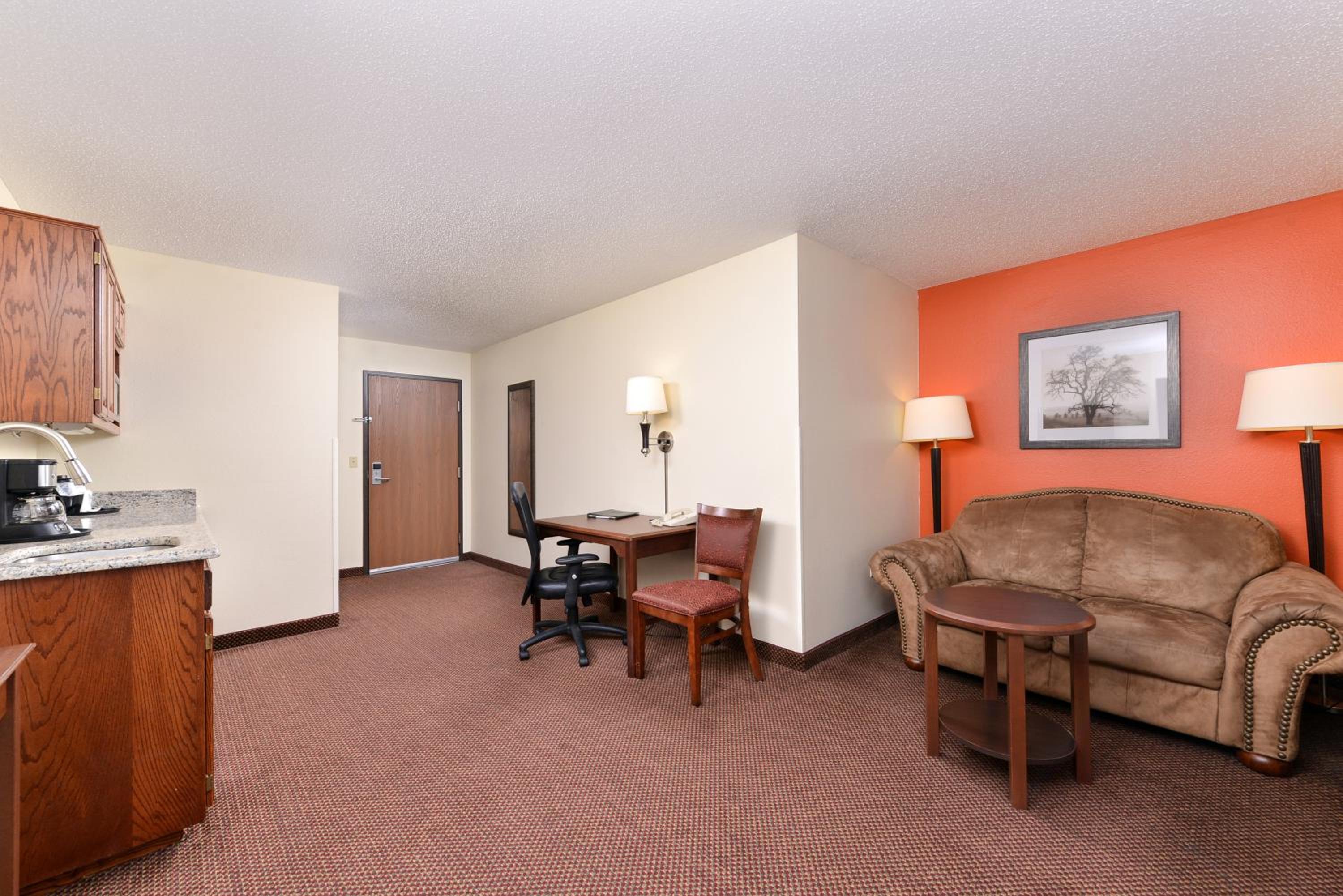 One-Bedroom King Suite - Non-Smoking - Photo 6