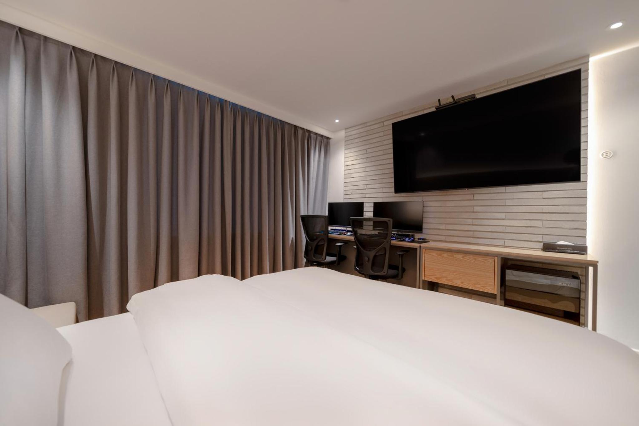 Suite - Photo 5