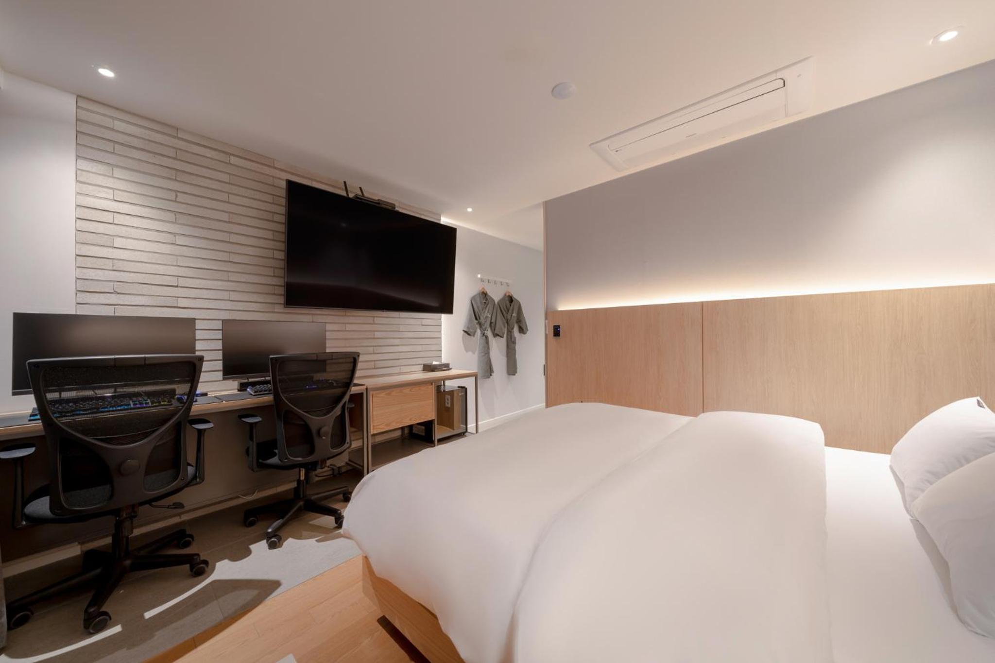 Suite - Photo 6