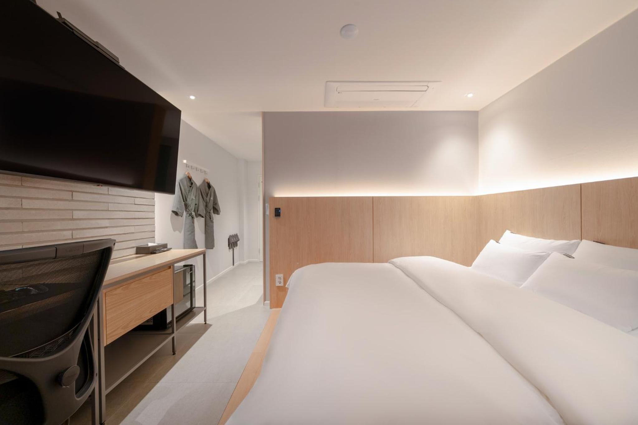 Suite - Photo 3