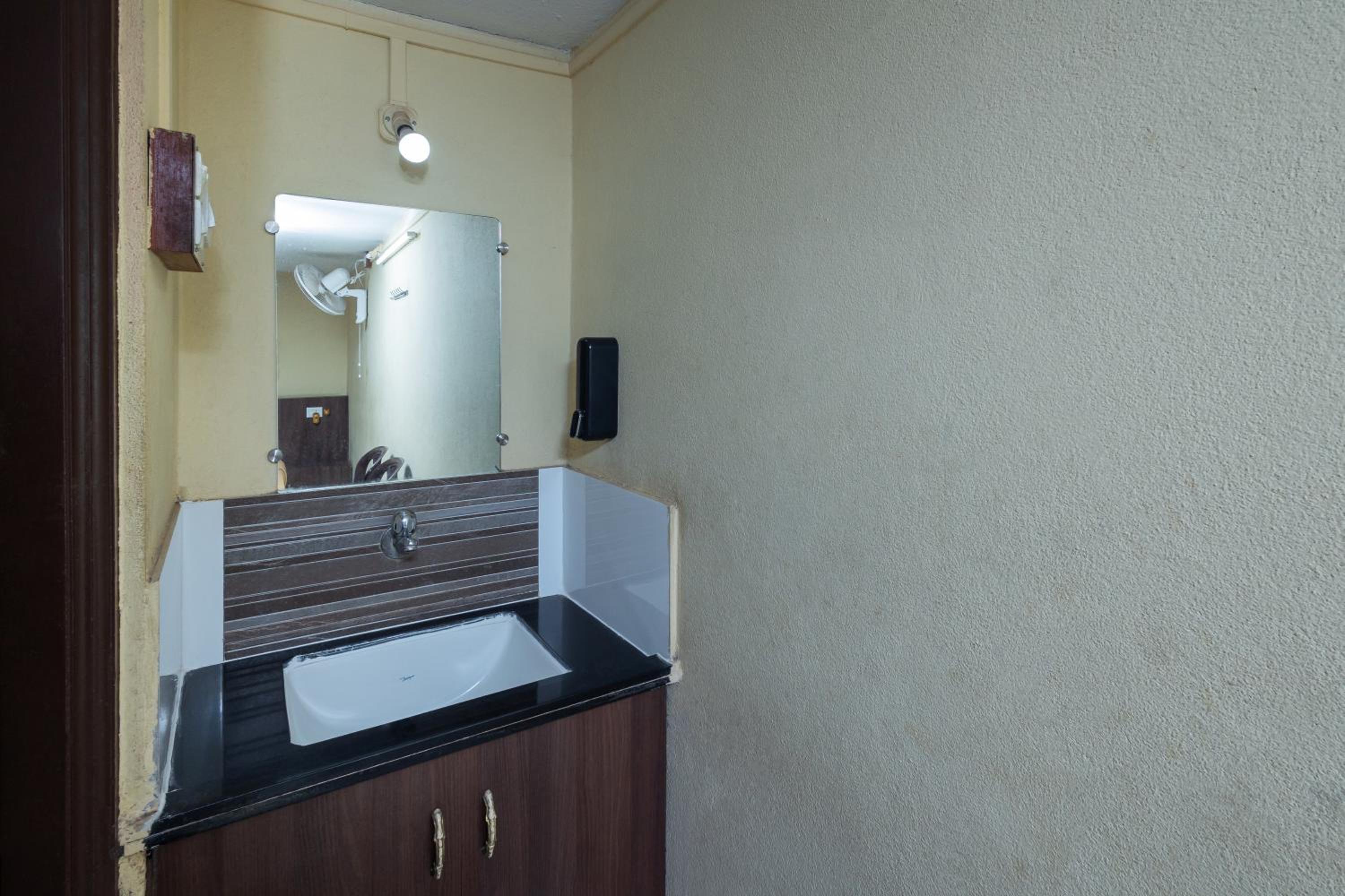 Standard Double Room - Photo 3