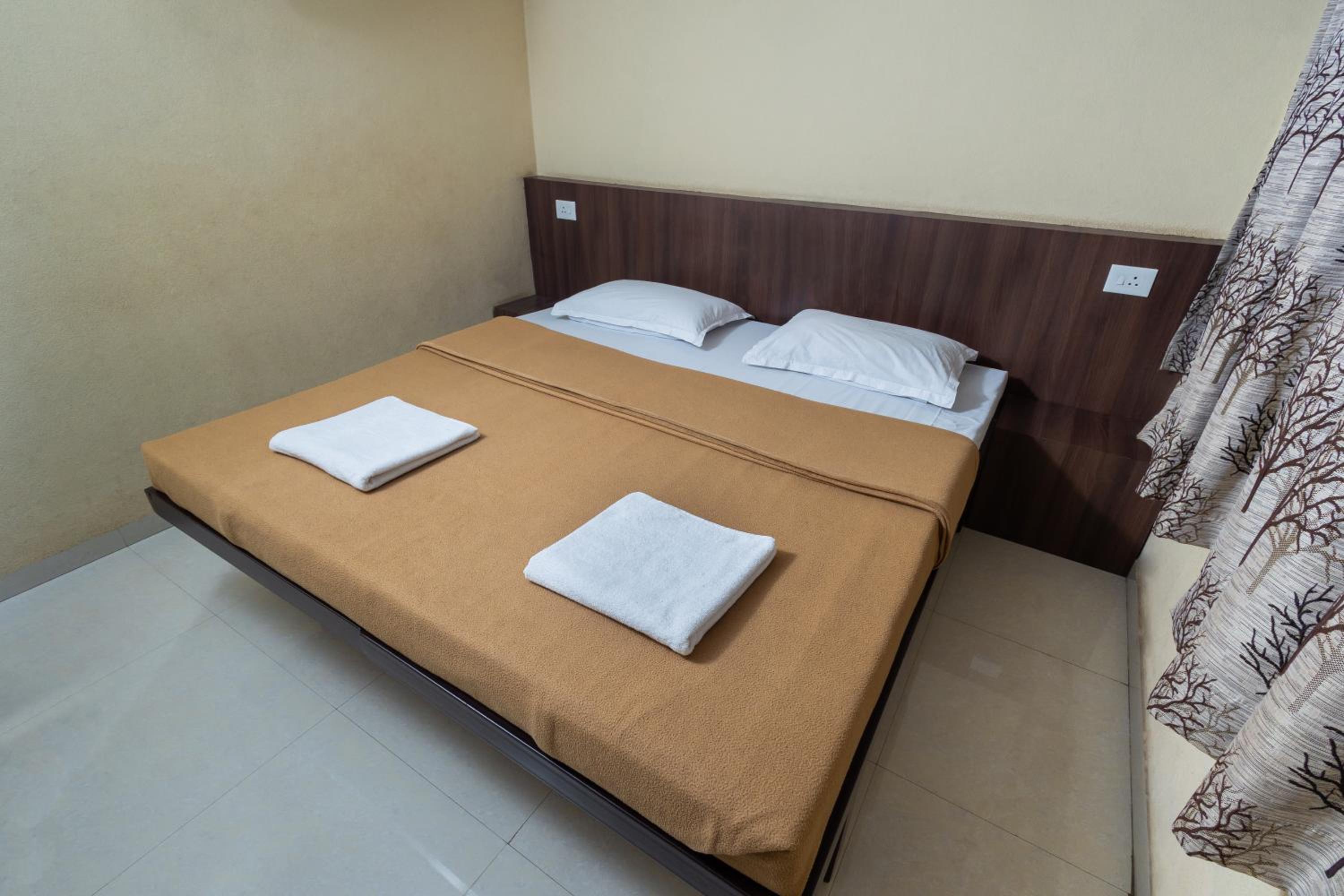 Standard Double Room - Photo 9