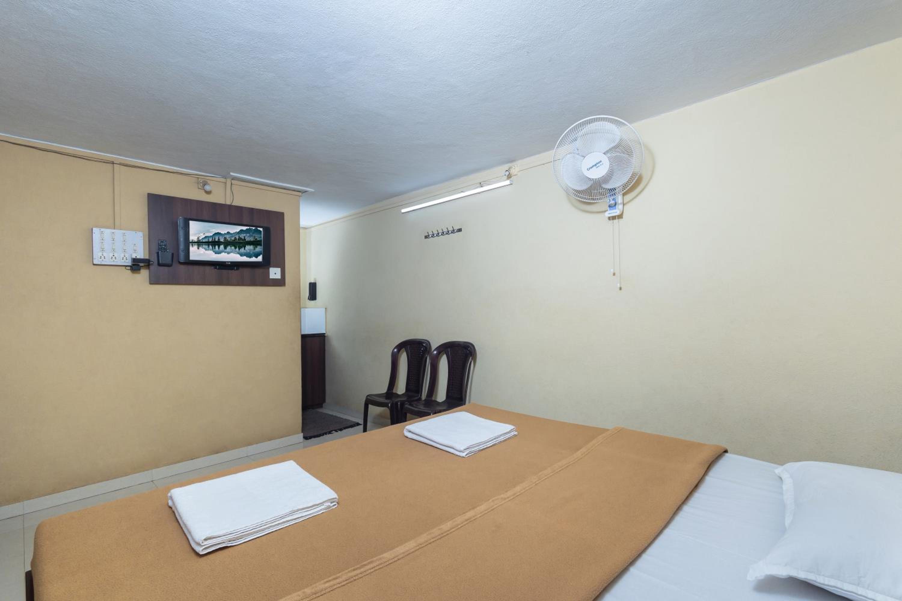 Standard Double Room - Photo 8