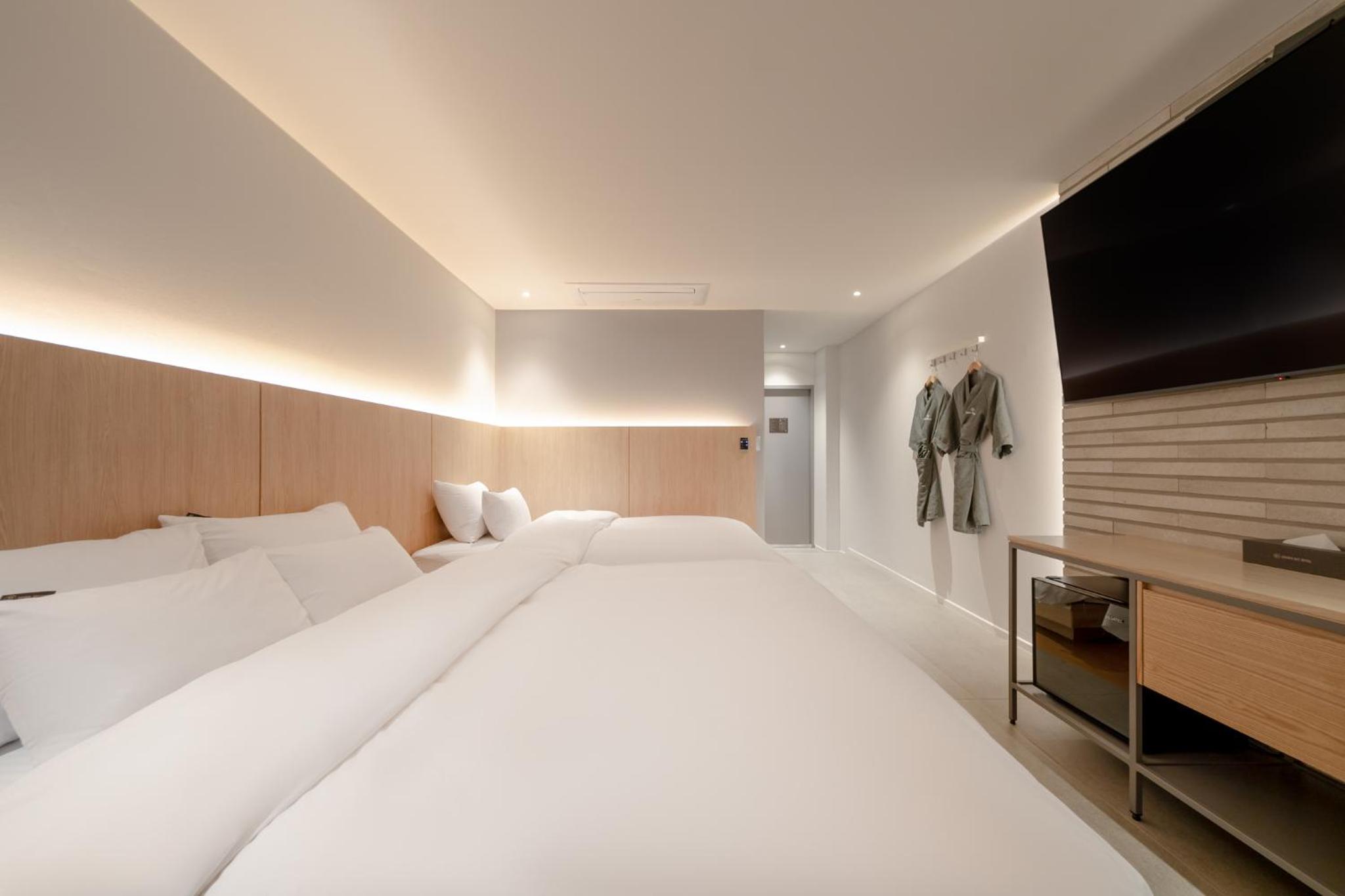 Twin Room - Photo 5