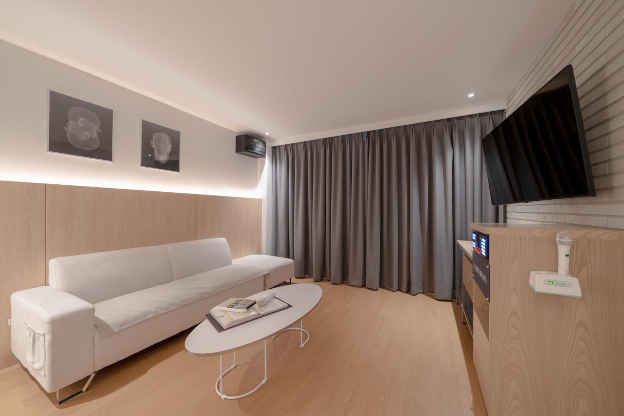 Family Room photo 1