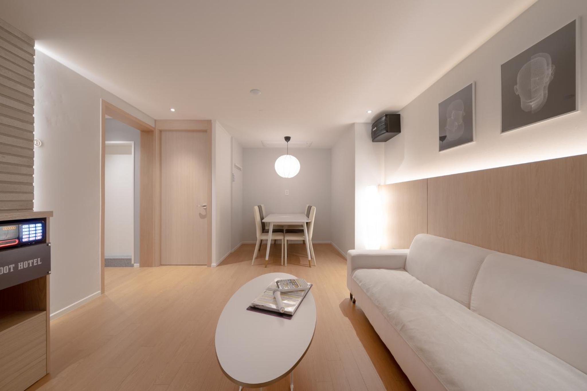 Family Room photo 3