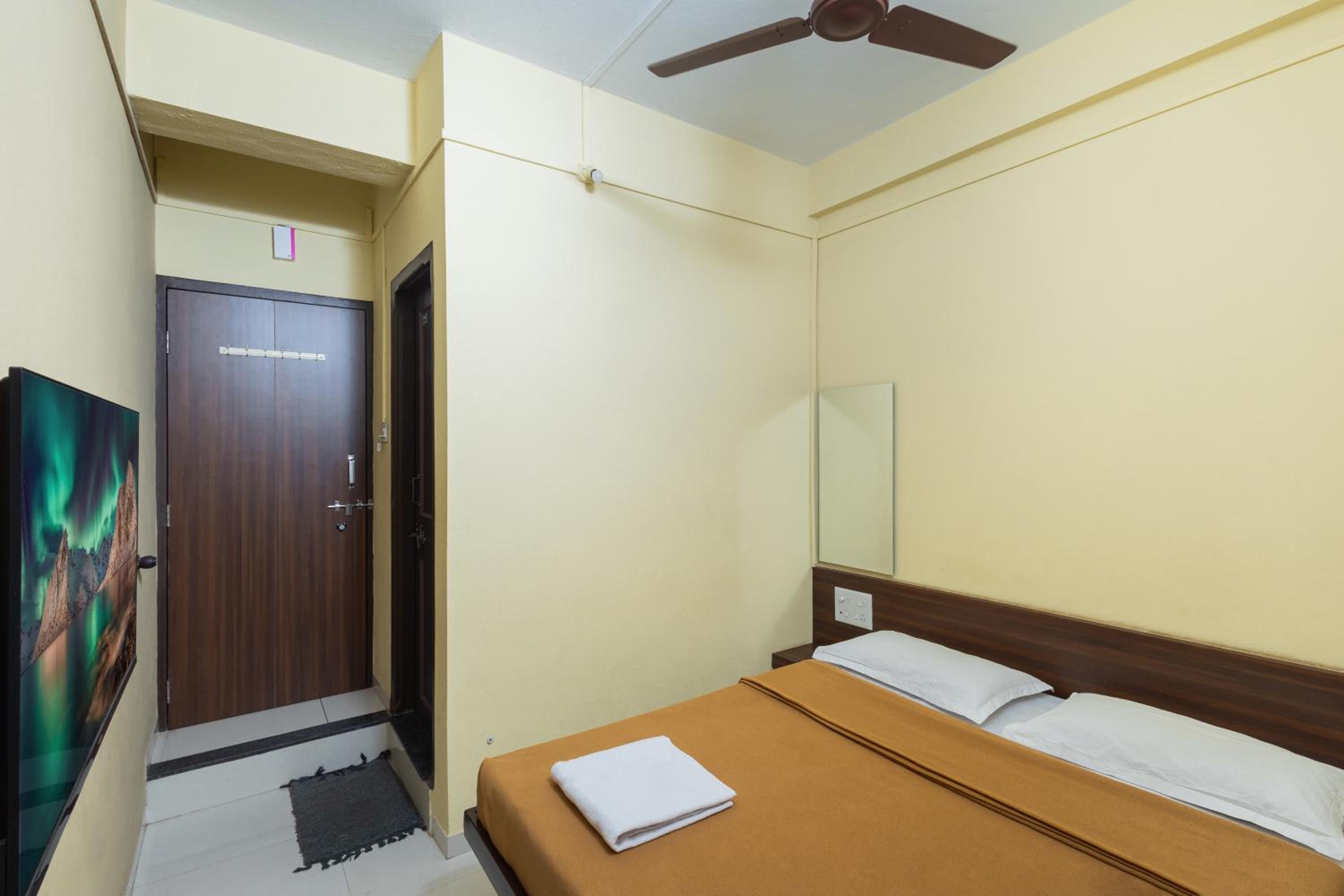 Double Room - Photo 13