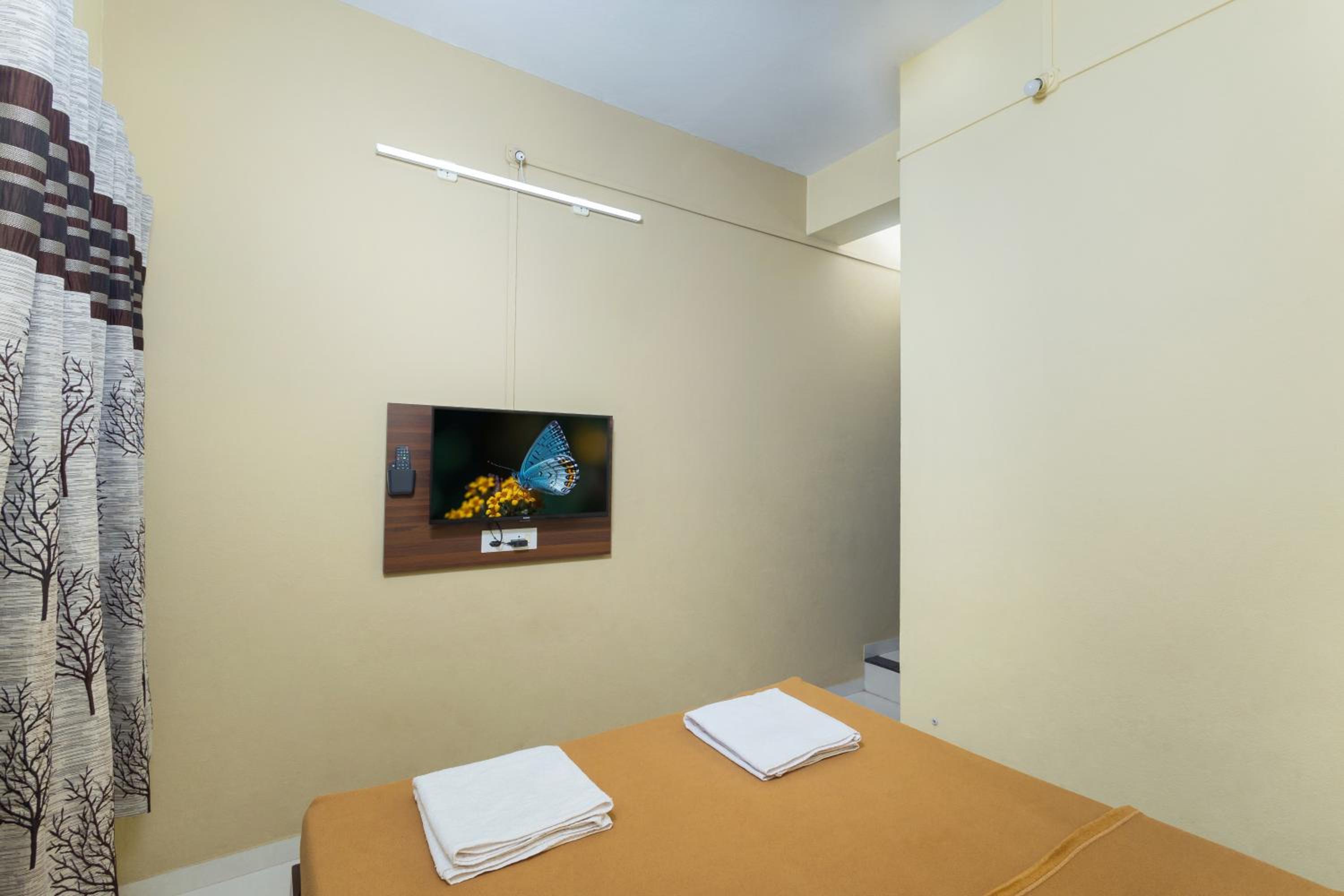 Double Room - Photo 12