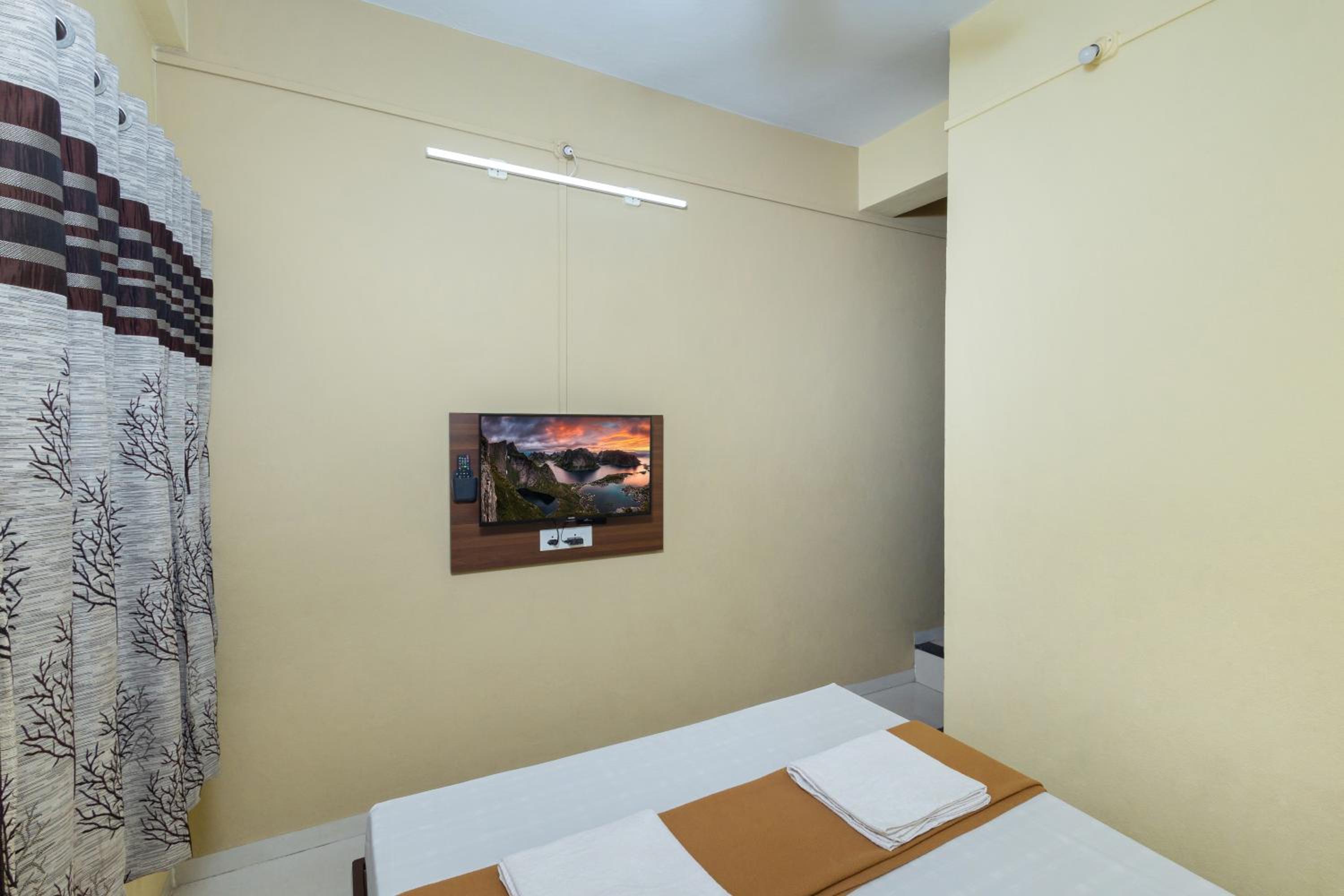Double Room - Photo 11