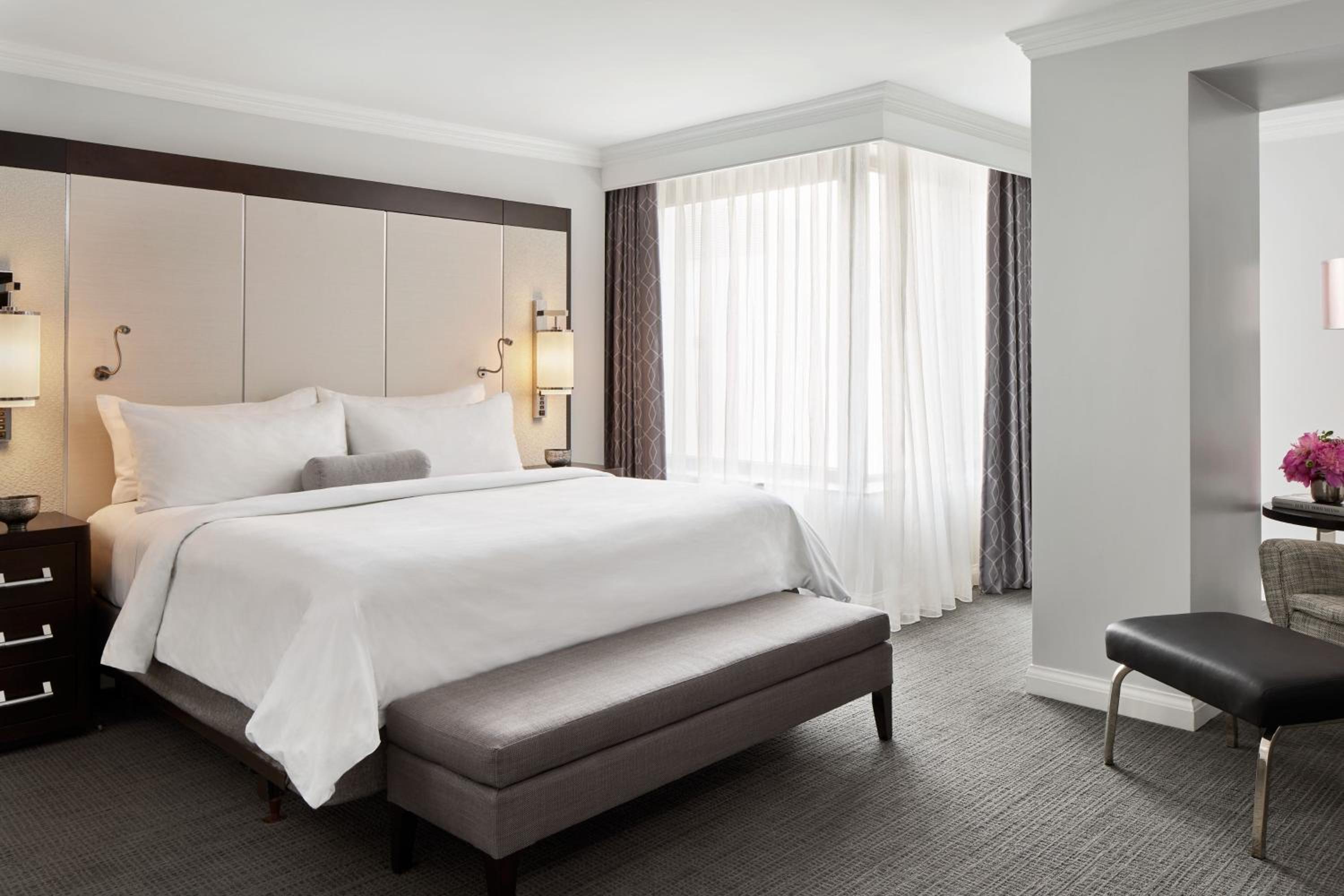 King Room - Hearing Accessible photo 1