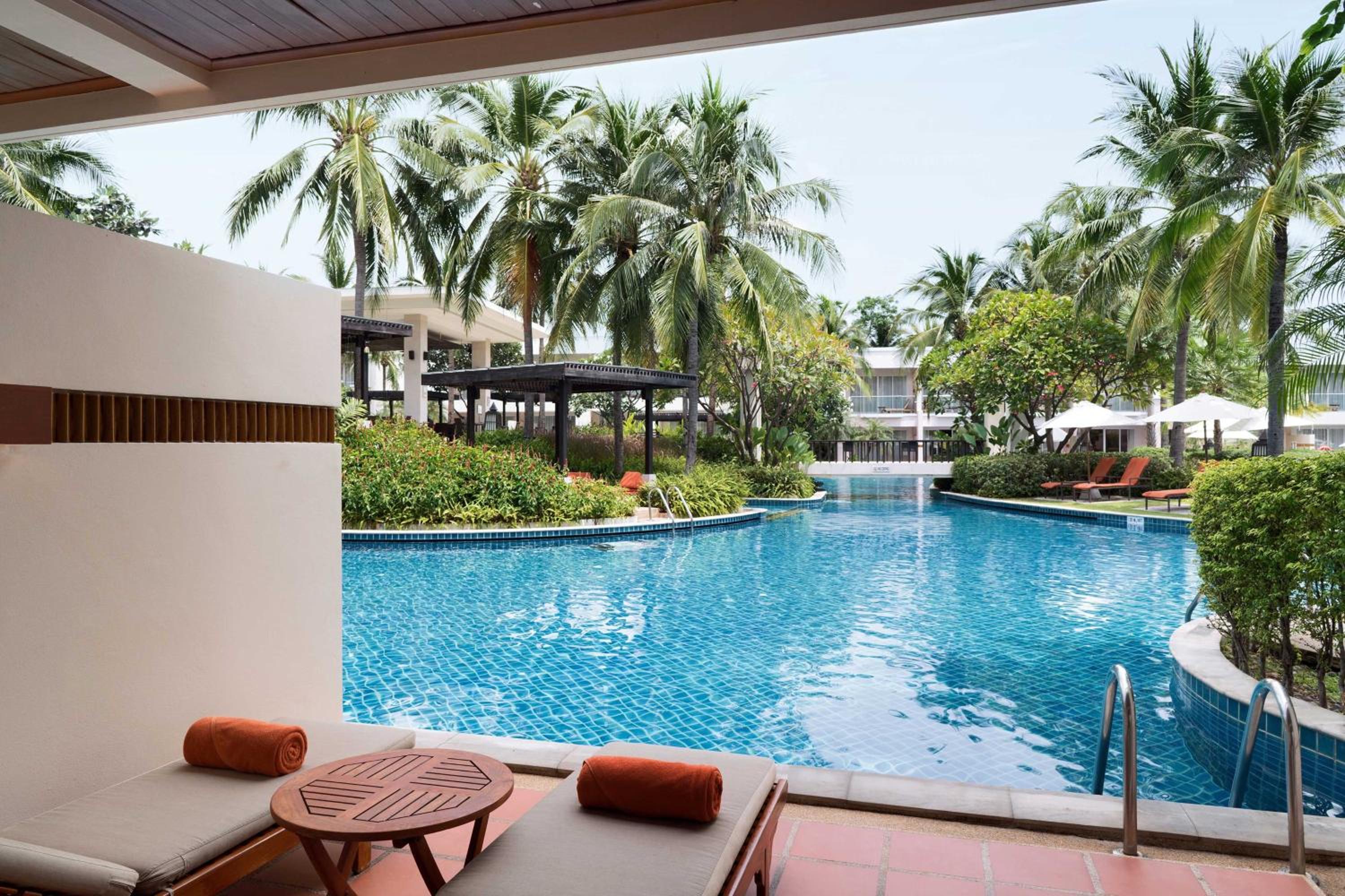 Lagoon Access, Guest room, 1 King, Poolside view - Photo 9
