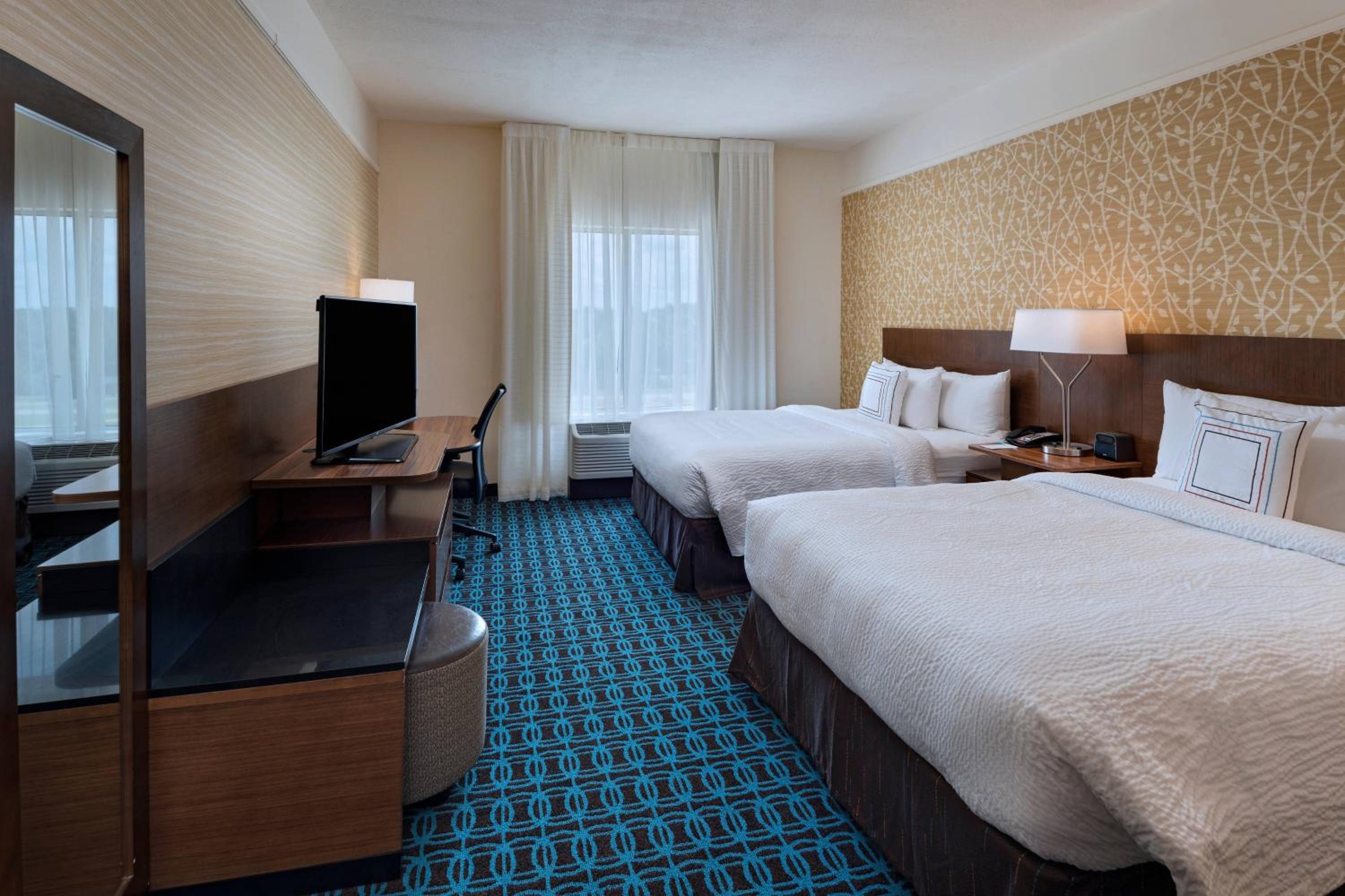 Queen Room with Two Queen Beds - Photo 1