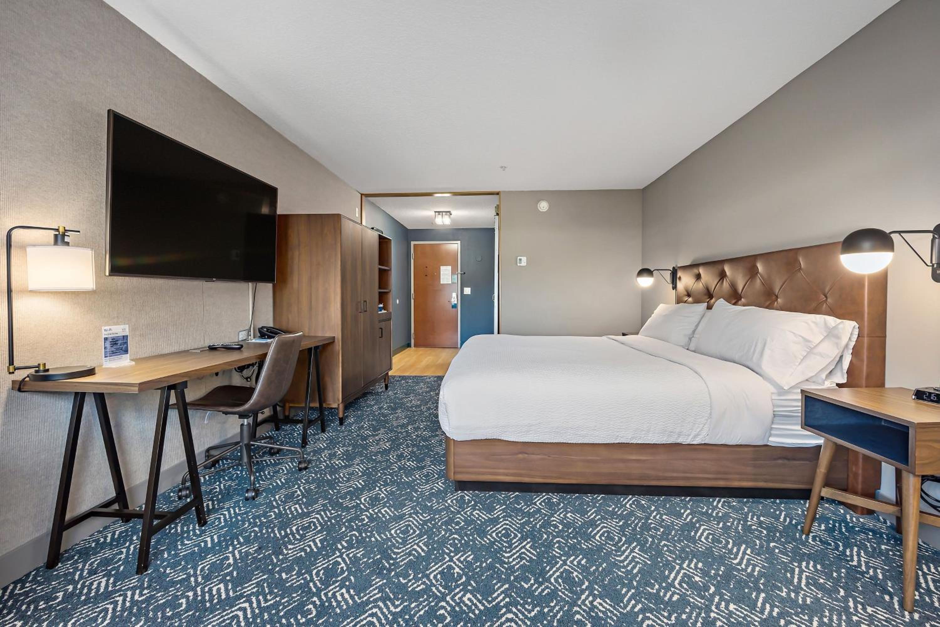 Business Room, Guest room, 1 King - Photo 4