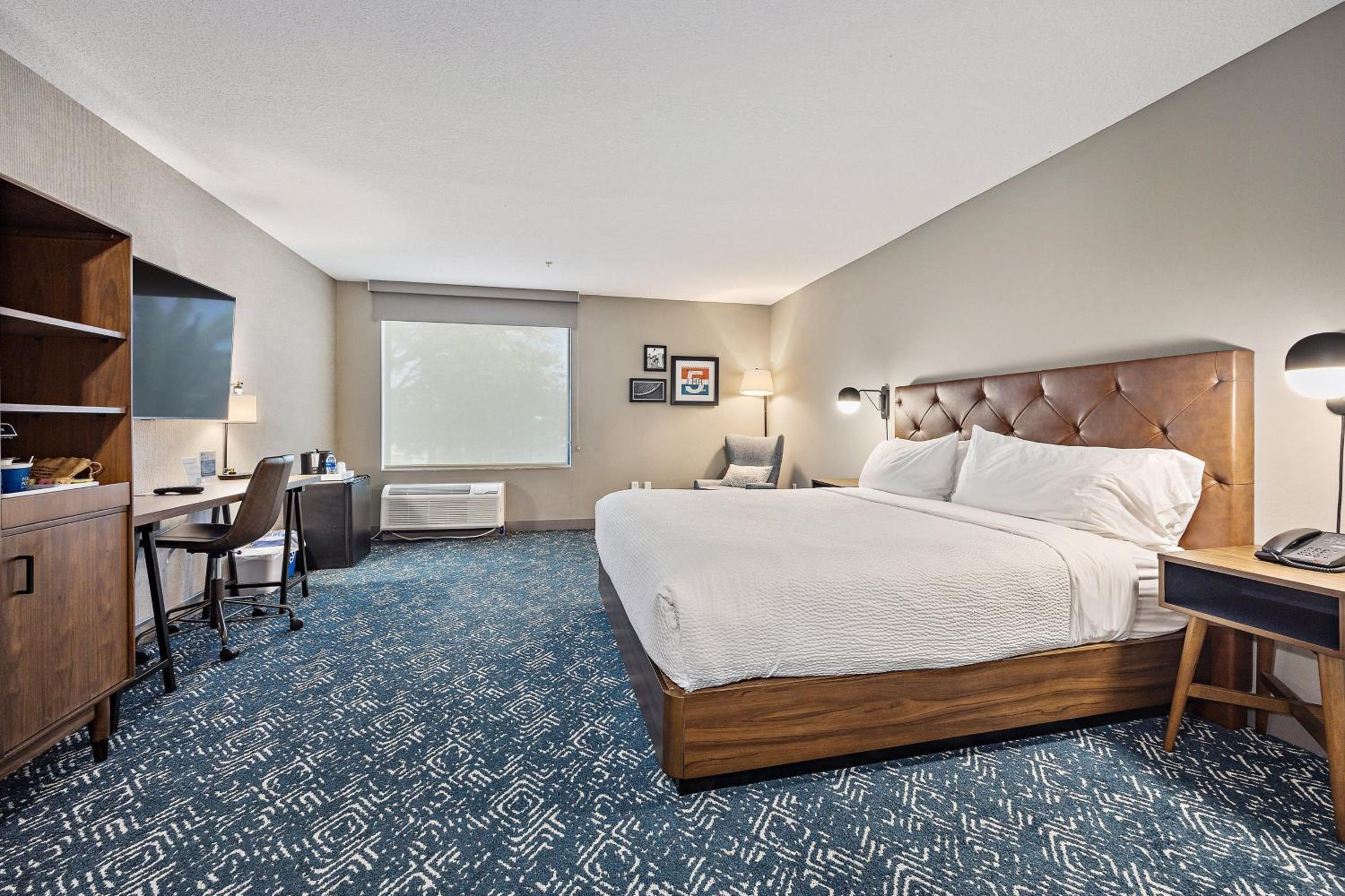 Business Room, Guest room, 1 King - Photo 2