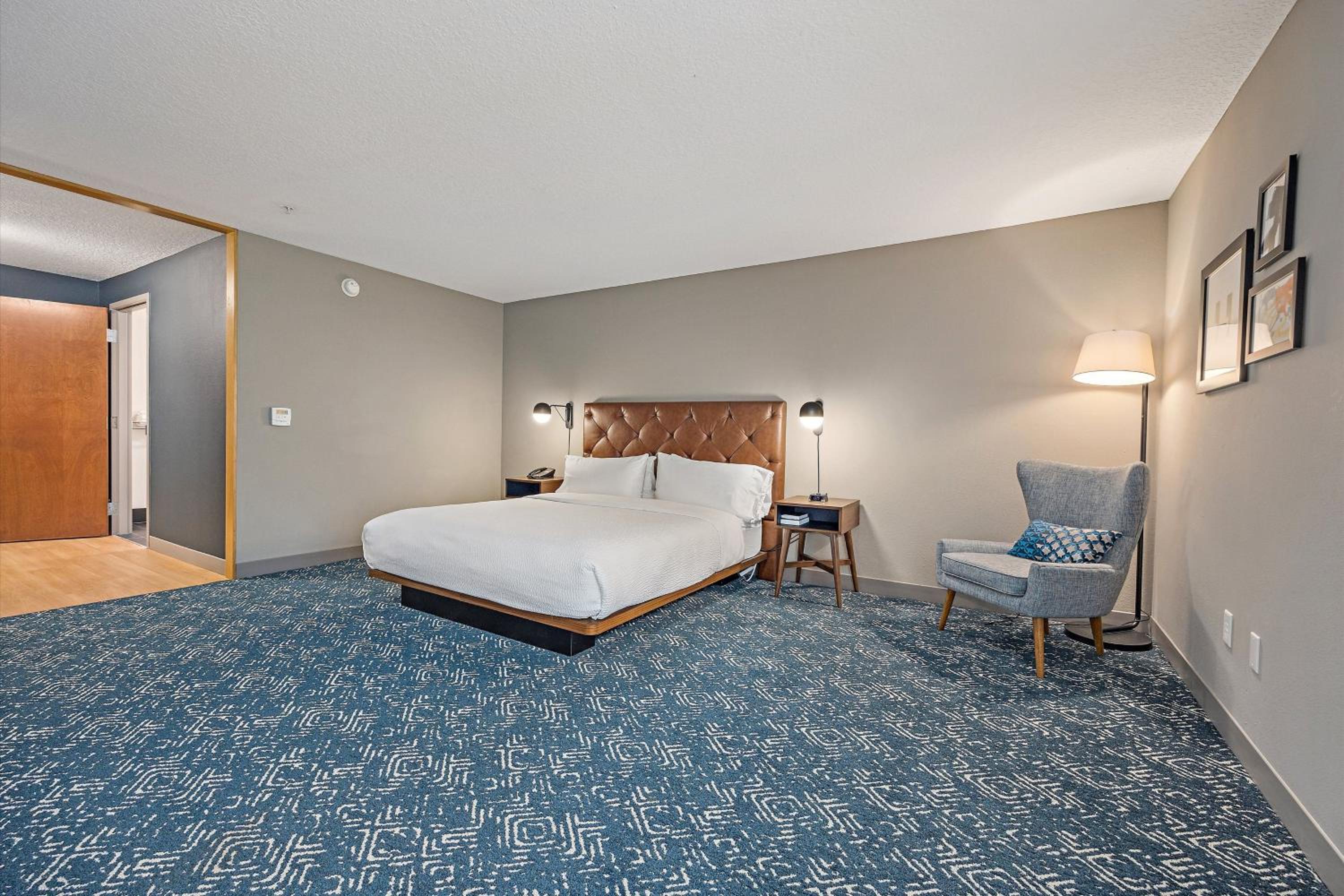 Business Room, Guest room, 1 King - Photo 3
