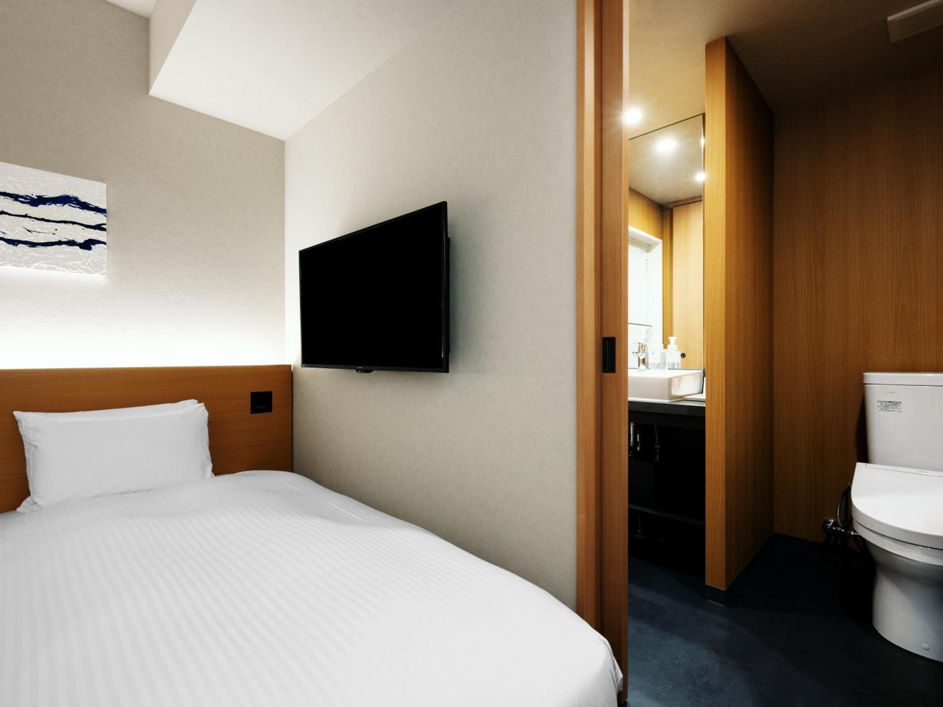 Two Bedroom Family Suite thumbnail 6
