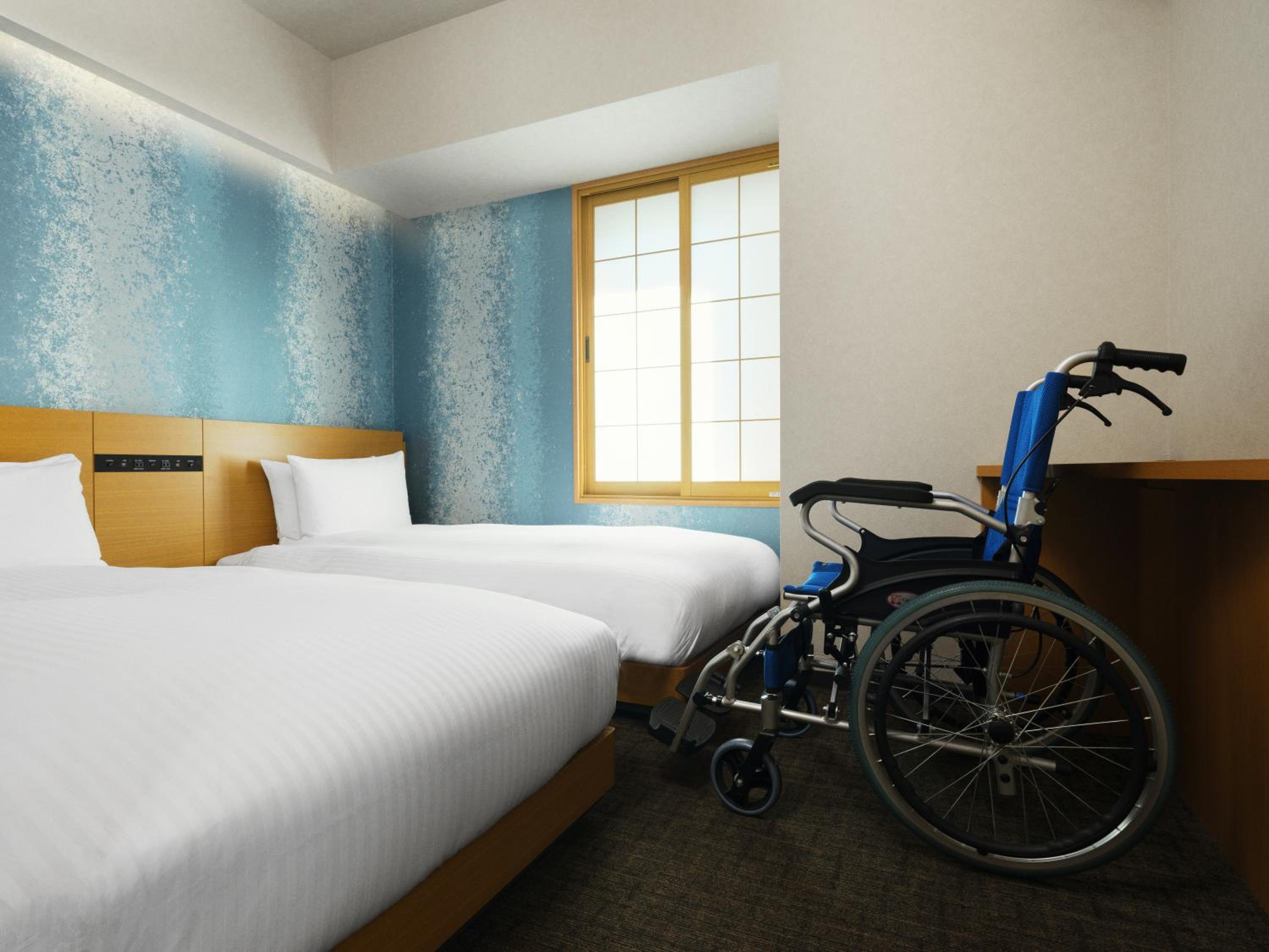 Two-Bedroom Accessible Apartment(4 Single-Beds)