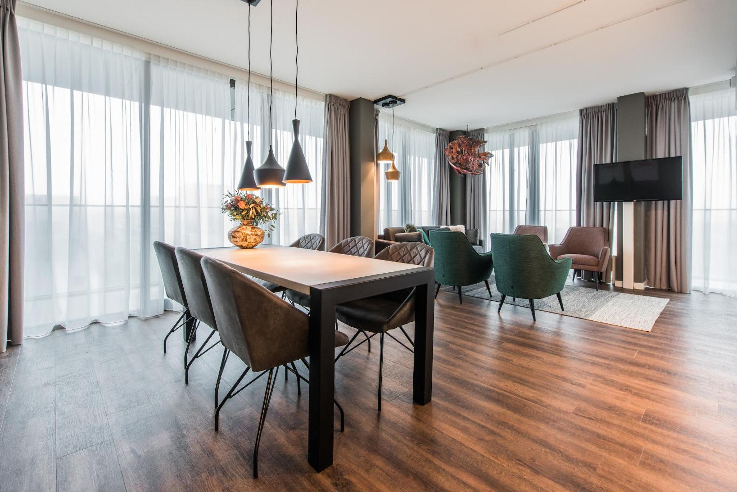 Extra Large 2 Bedroom Apartment with Balcony and Sofa Bed photo 2
