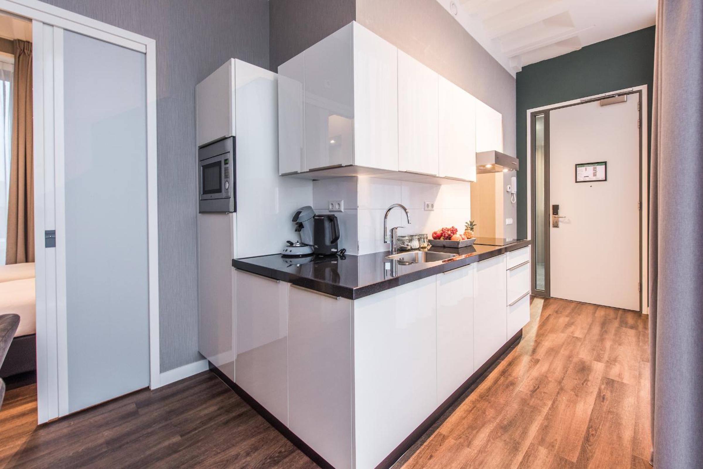 Large 2 Bedroom Apartment - Accessible photo 2