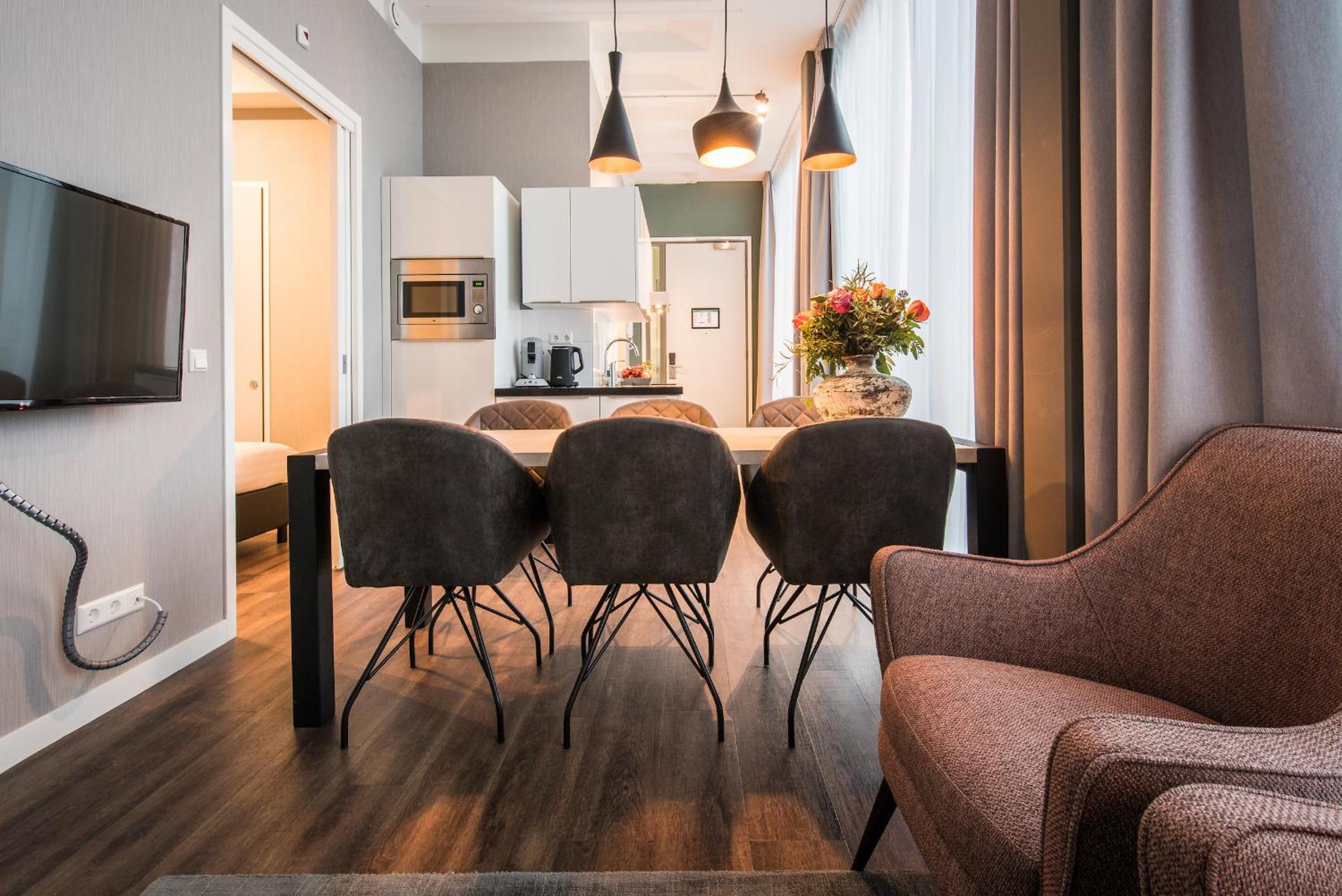 Large 2 Bedroom Apartment - Accessible