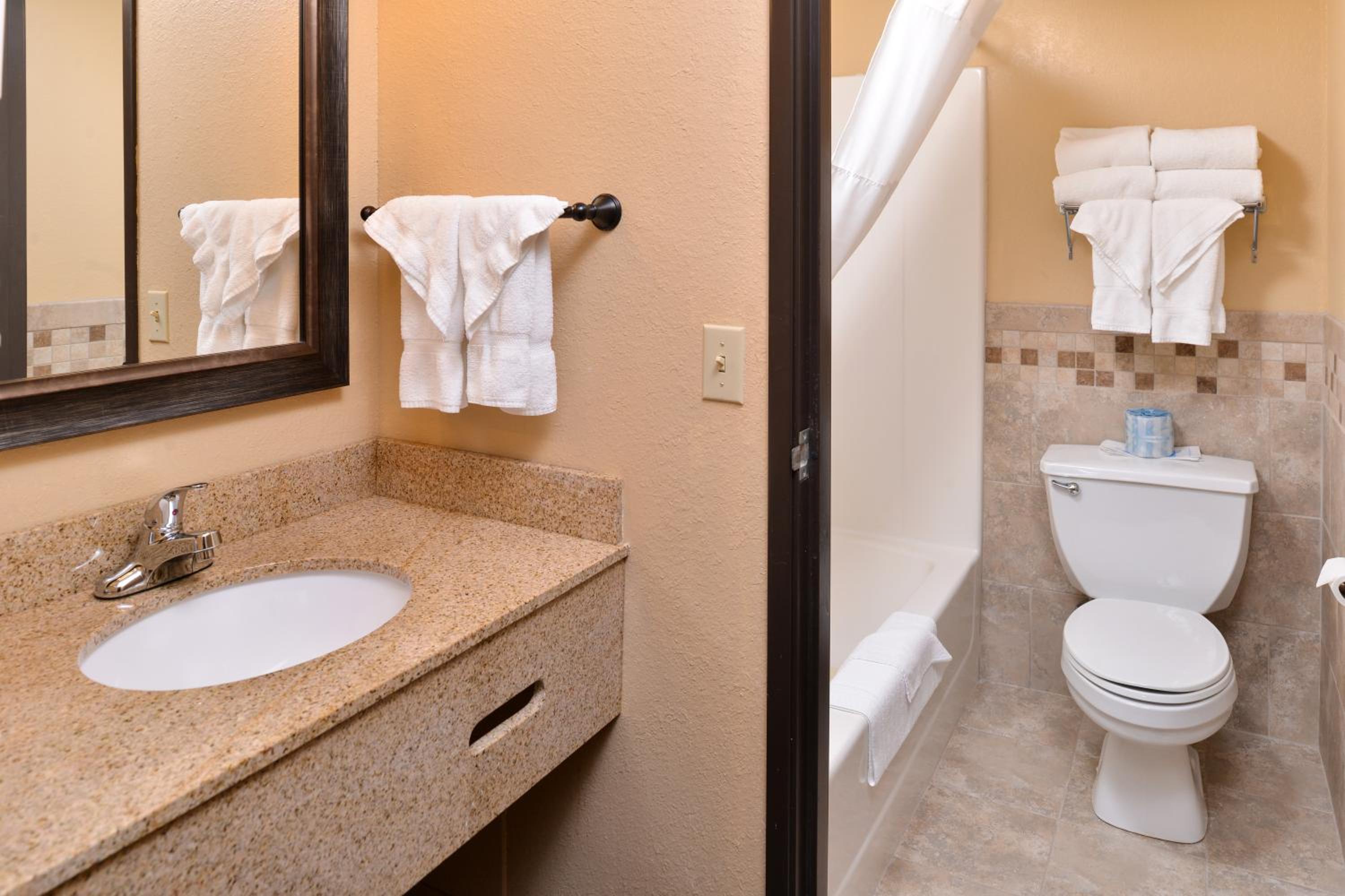 Superior King Suite - Non-Smoking - Photo 4