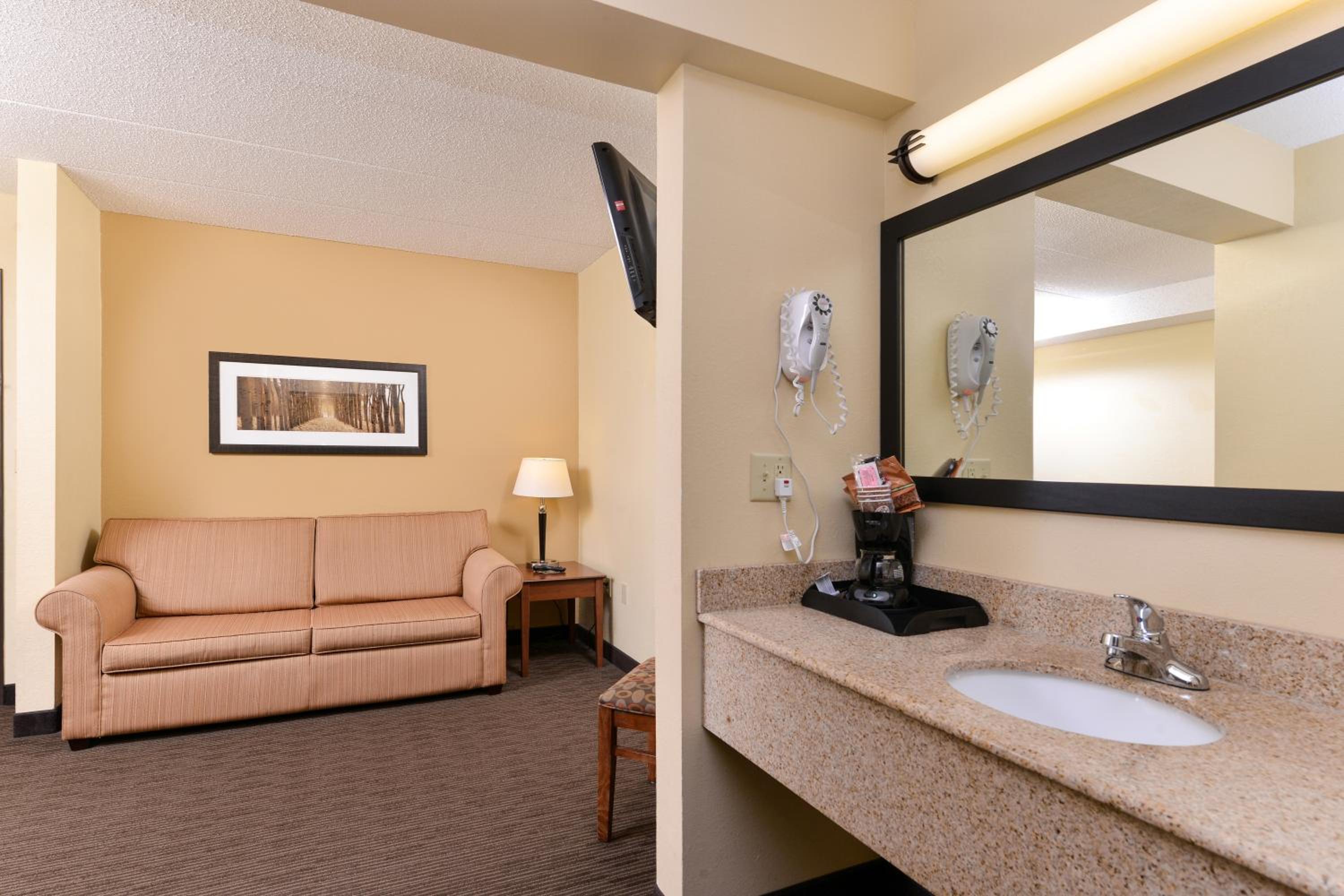 Suite with Two Queen Beds - Non-Smoking - Photo 3