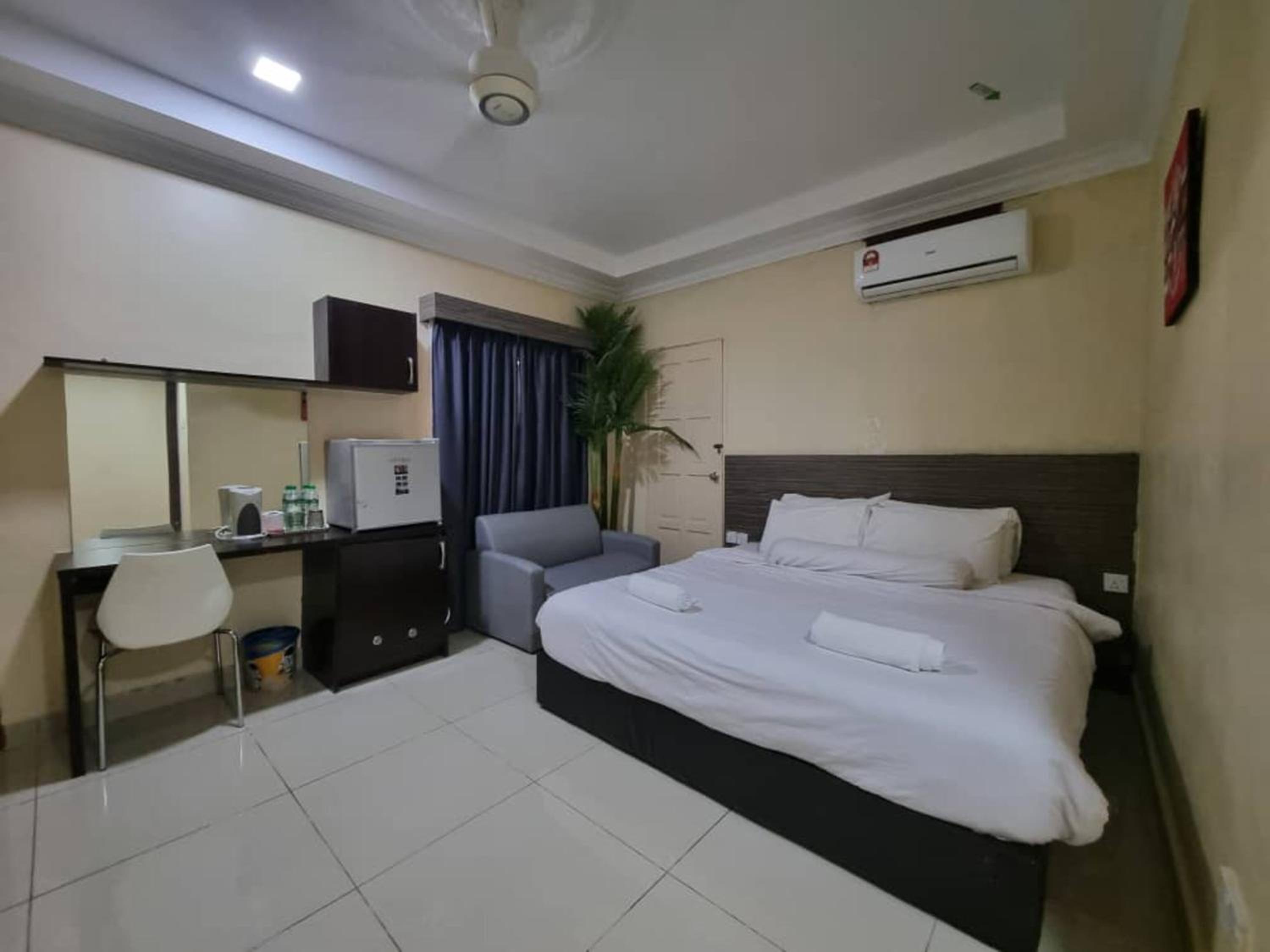 Standard King Room photo 3