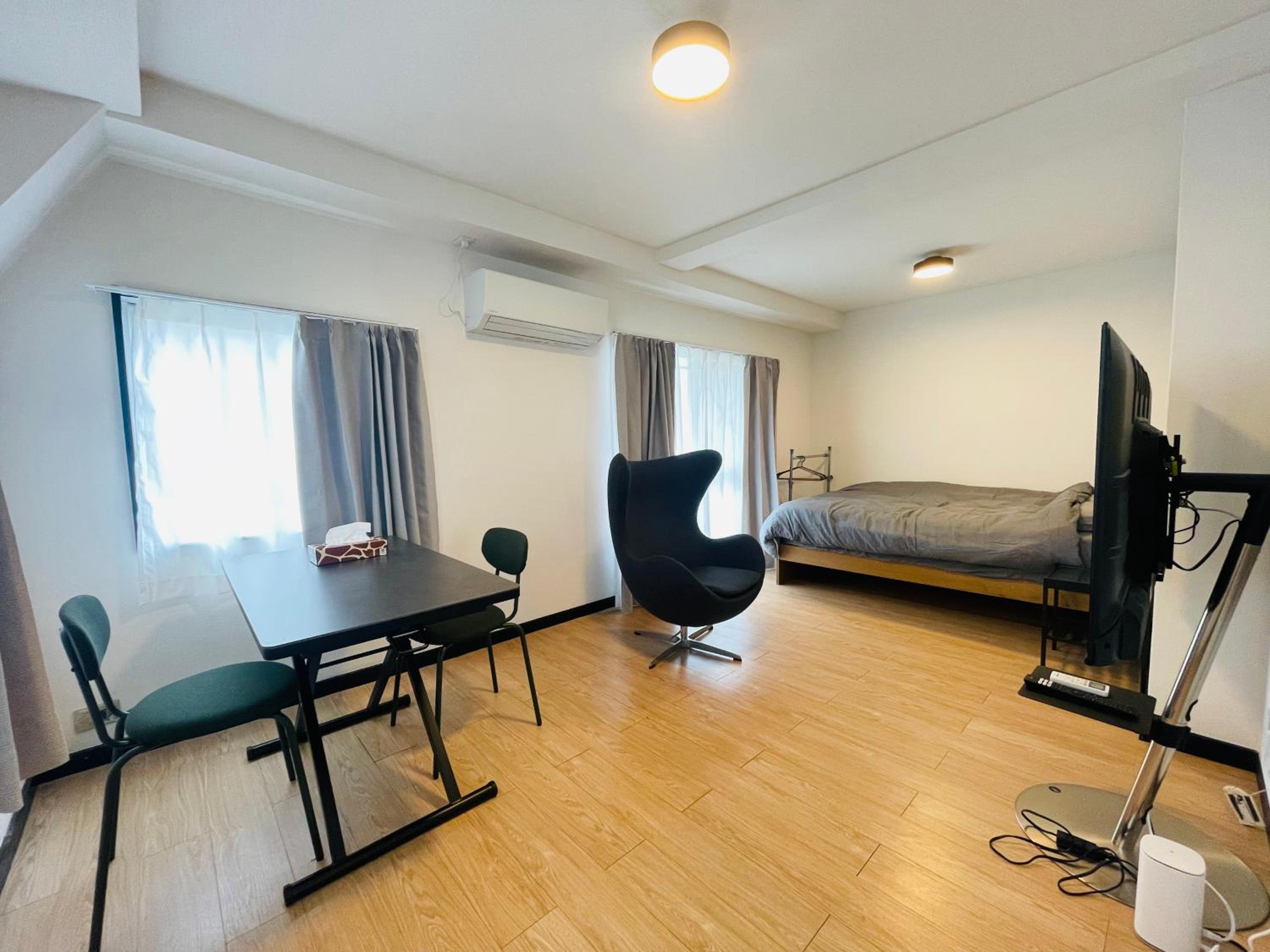 One-Bedroom Apartment photo 1