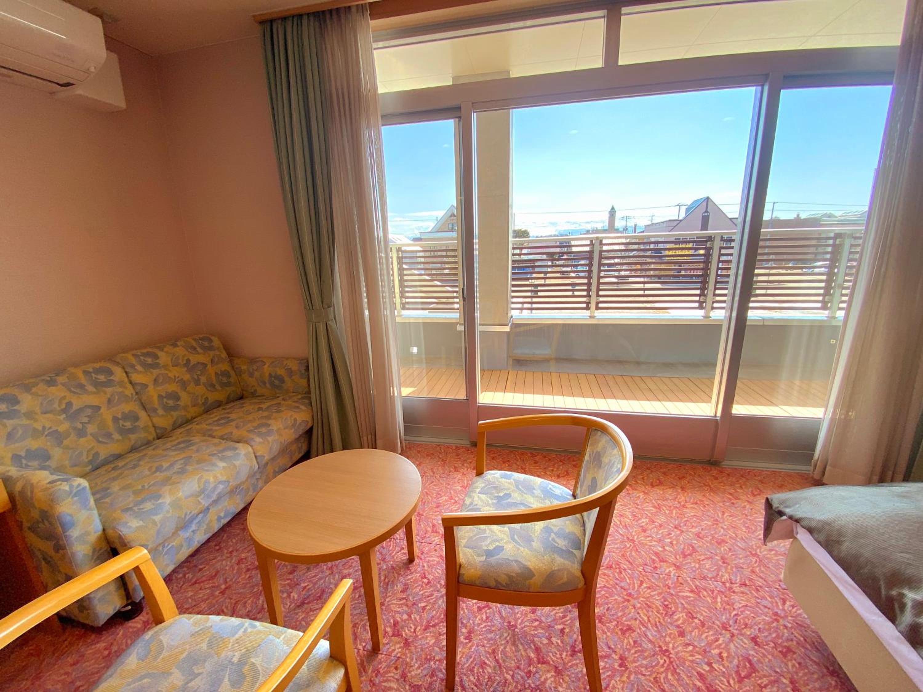 Deluxe Room - Non-Smoking photo 2