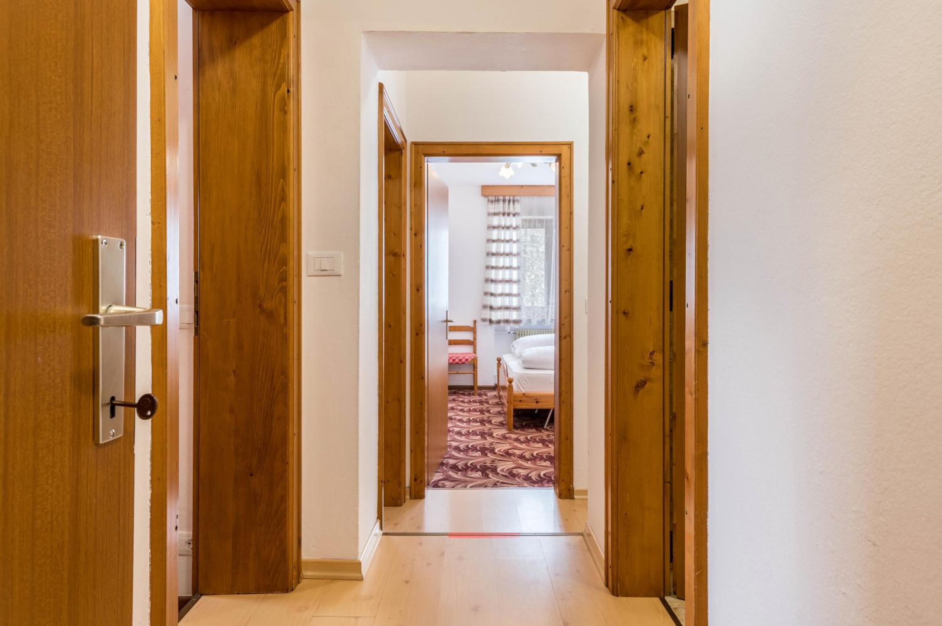 Three-Bedroom Apartment with Mountain View photo 2