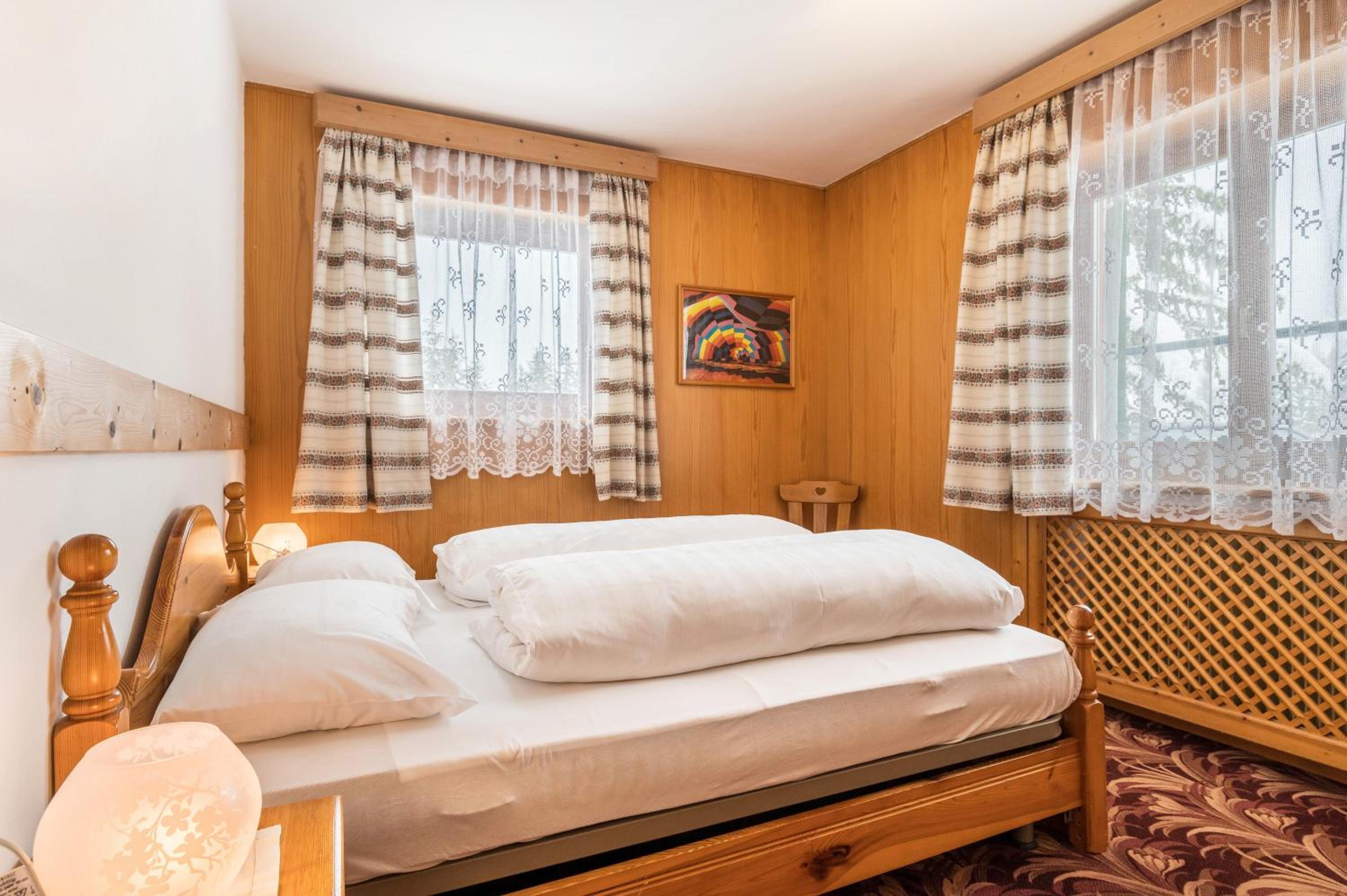 Three-Bedroom Apartment with Mountain View photo 1