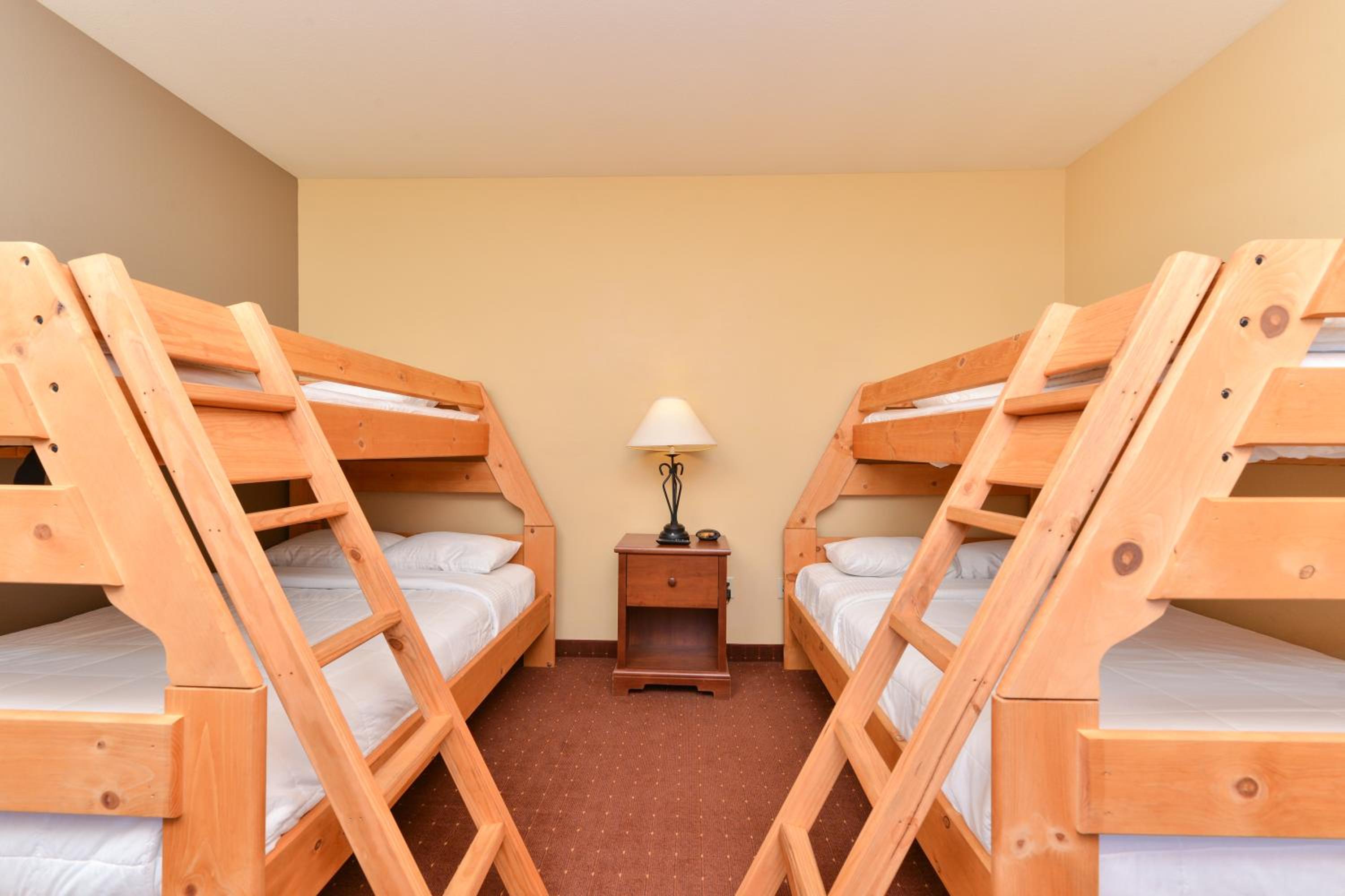 Two-Bedroom Suite with a King Bed, Two Double Beds and Two Twin Beds - Non Smoking - Photo 10