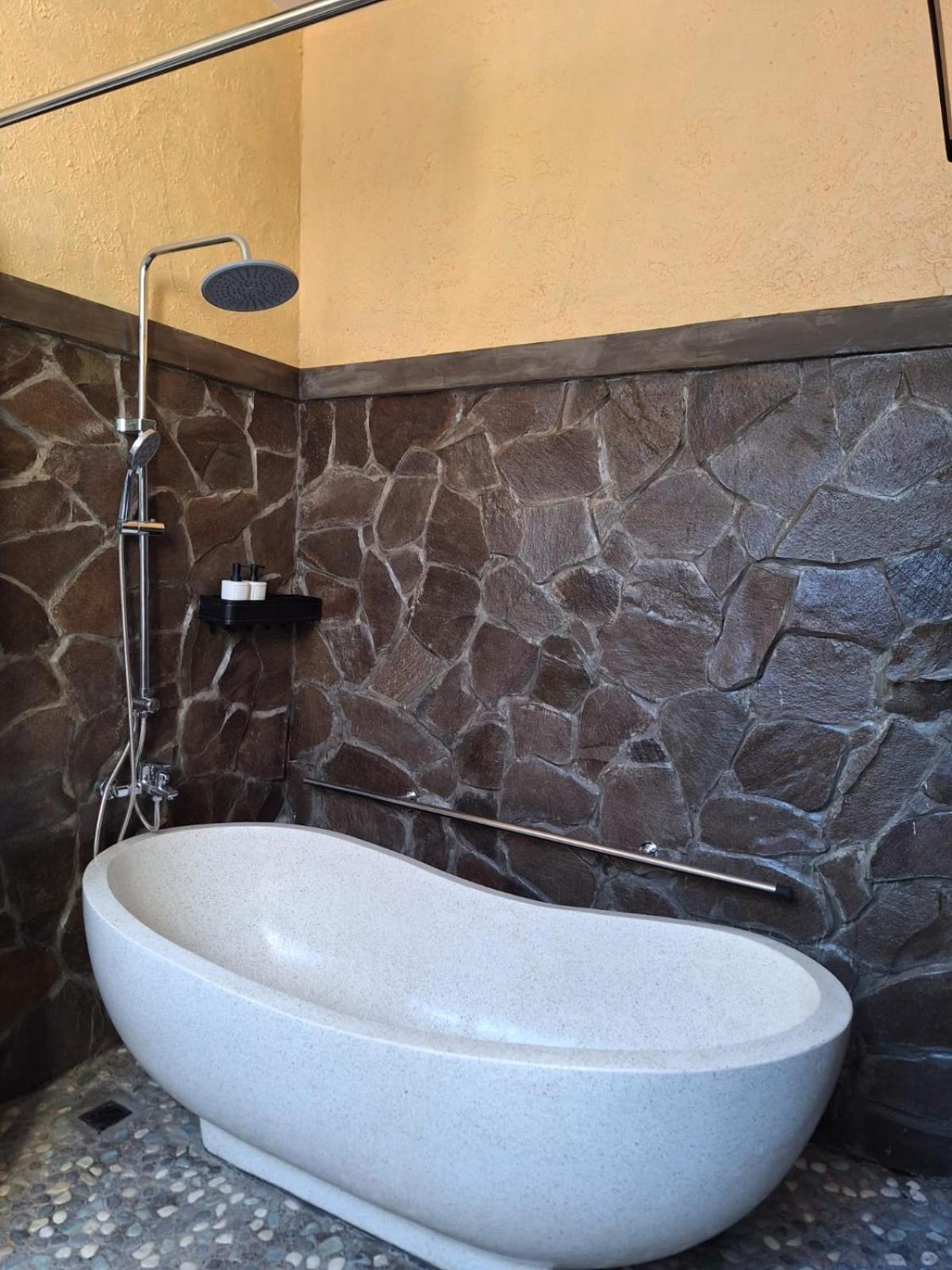 Deluxe Room (2 Adults + 1 Child) photo 2