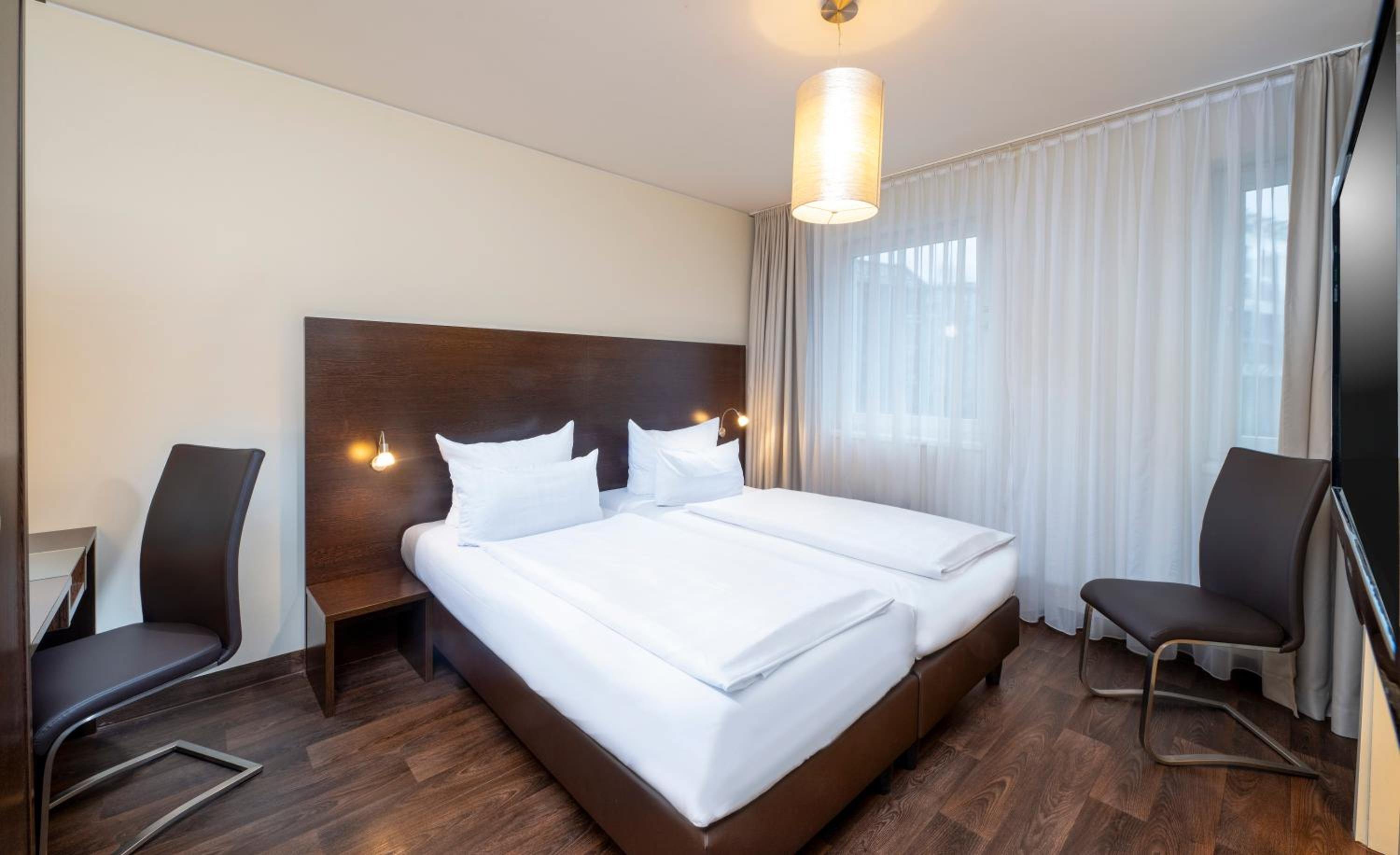 Double Room with 2 Single Beds - Photo 3
