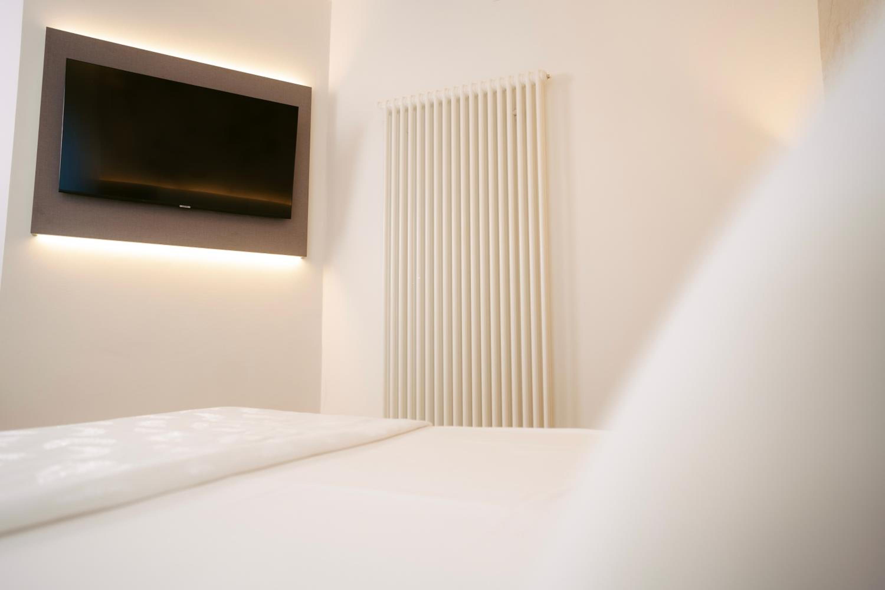 Standard Double or Twin Room - Photo 7