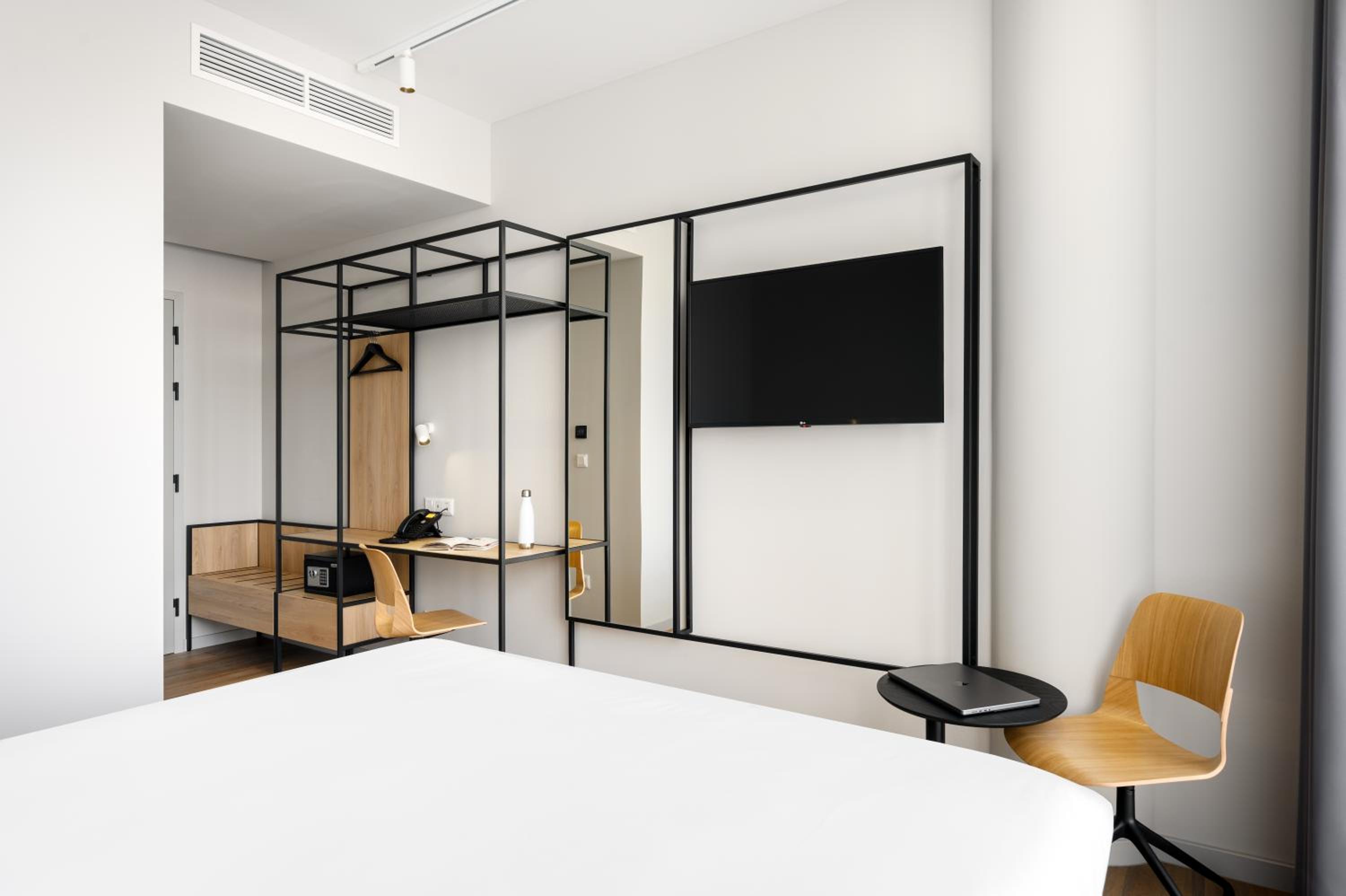 Standard Double Room - Photo 5