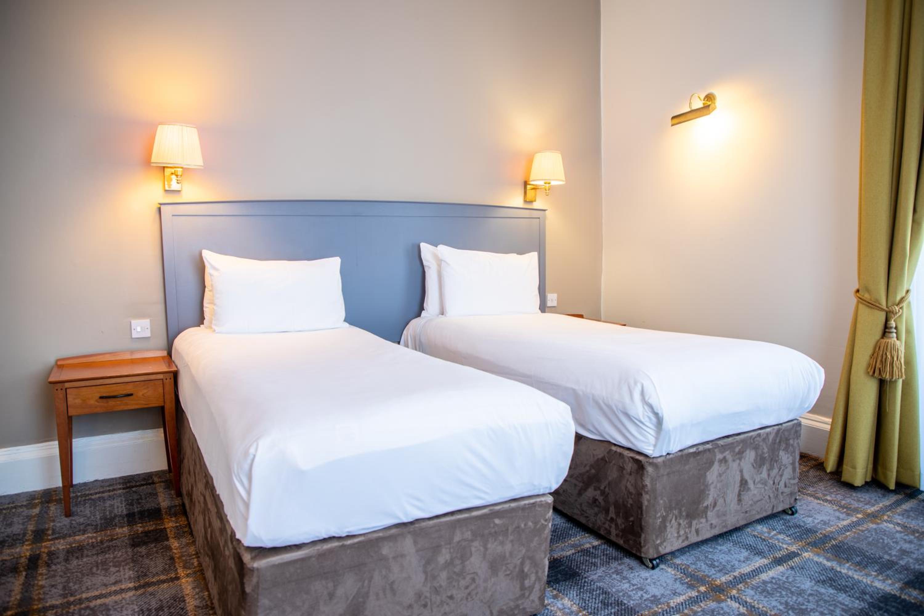 Twin Room - Photo 1