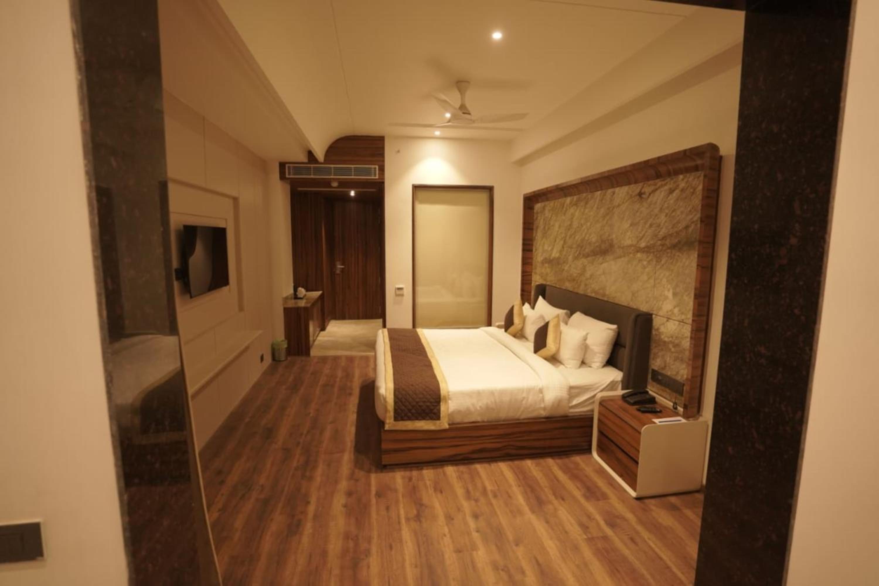 Deluxe Double Room photo 2