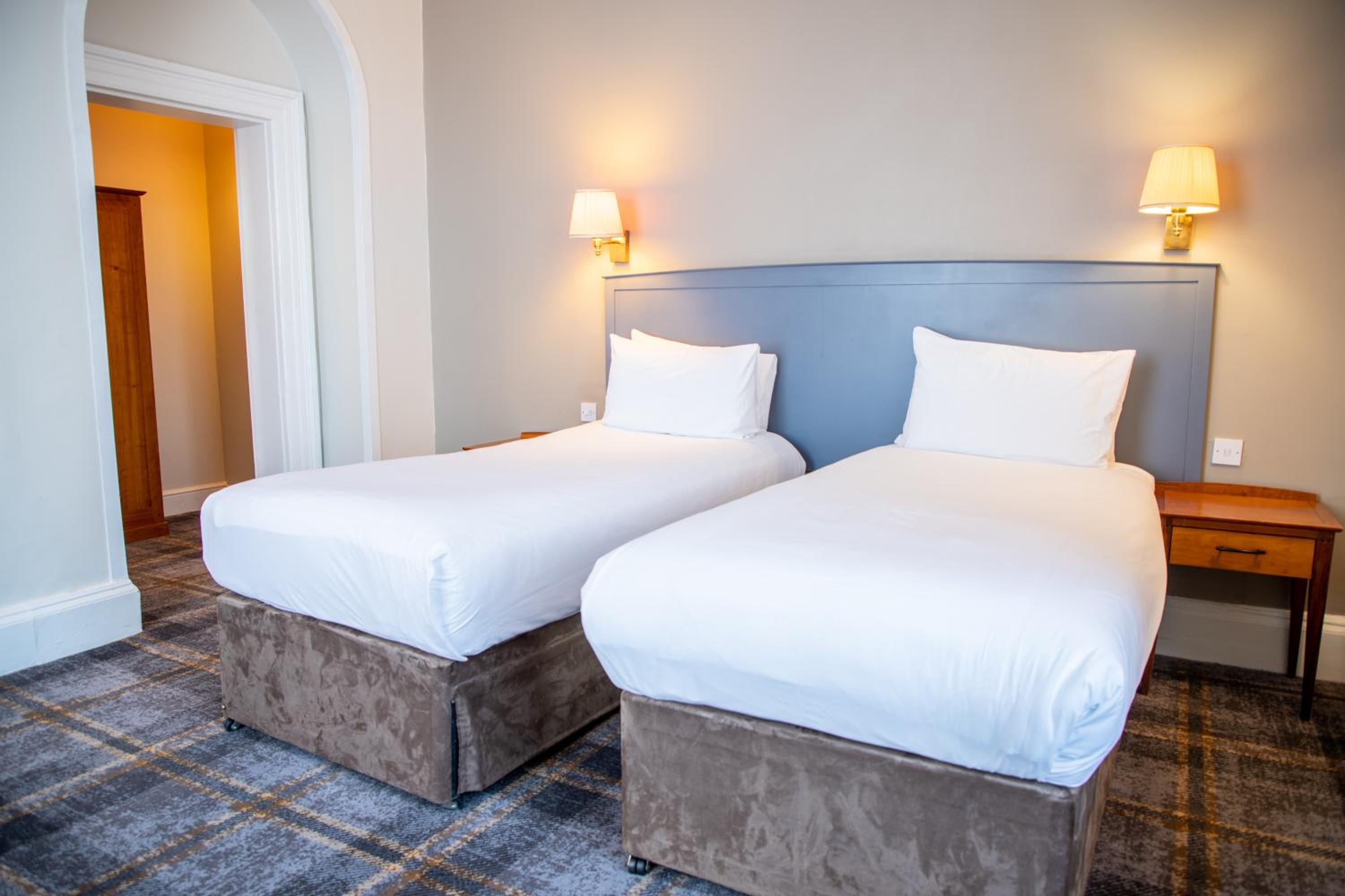 Twin Room - Photo 2