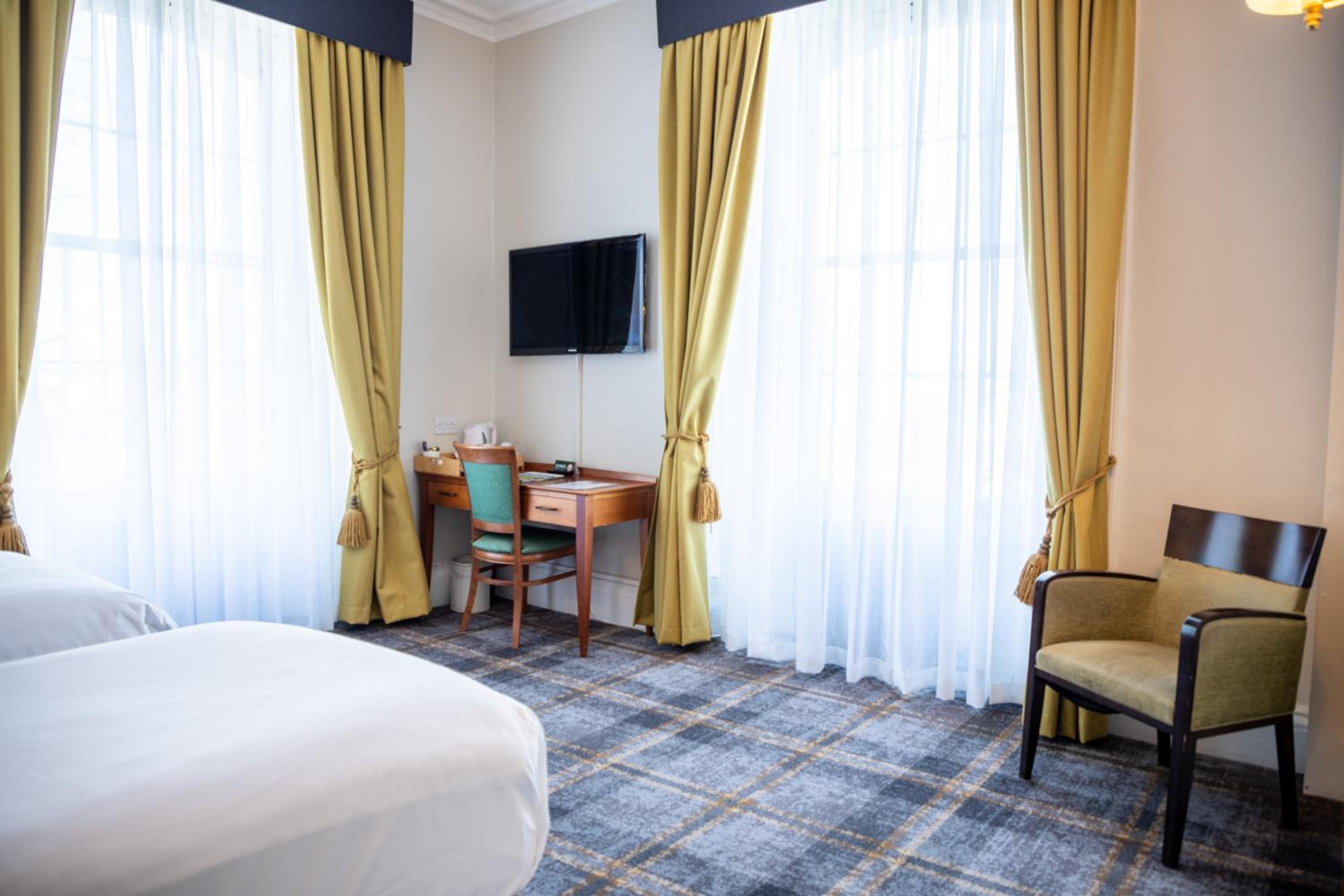 Twin Room - Photo 3