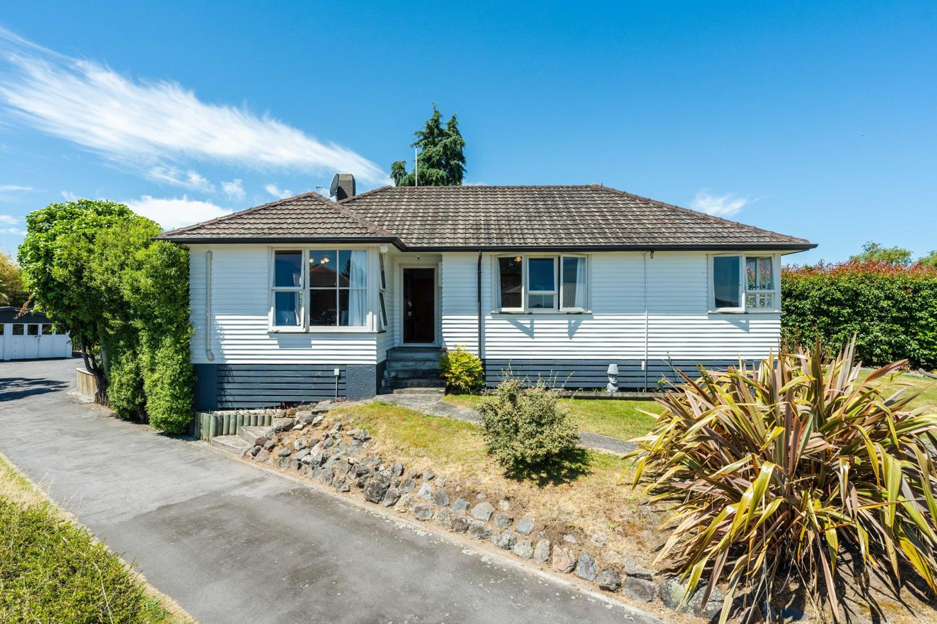 Three-Bedroom House photo 2