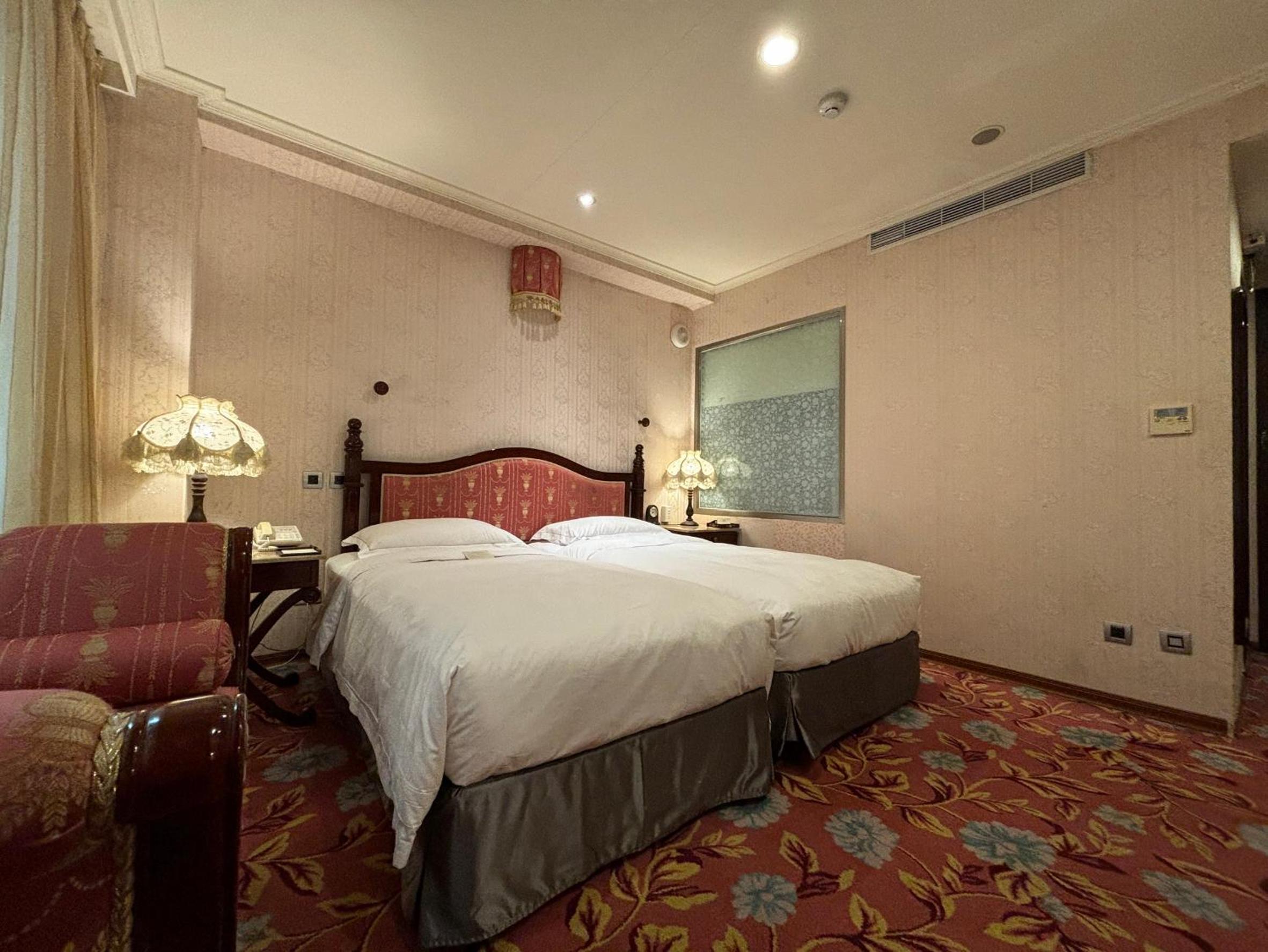 Deluxe Twin Room photo 2
