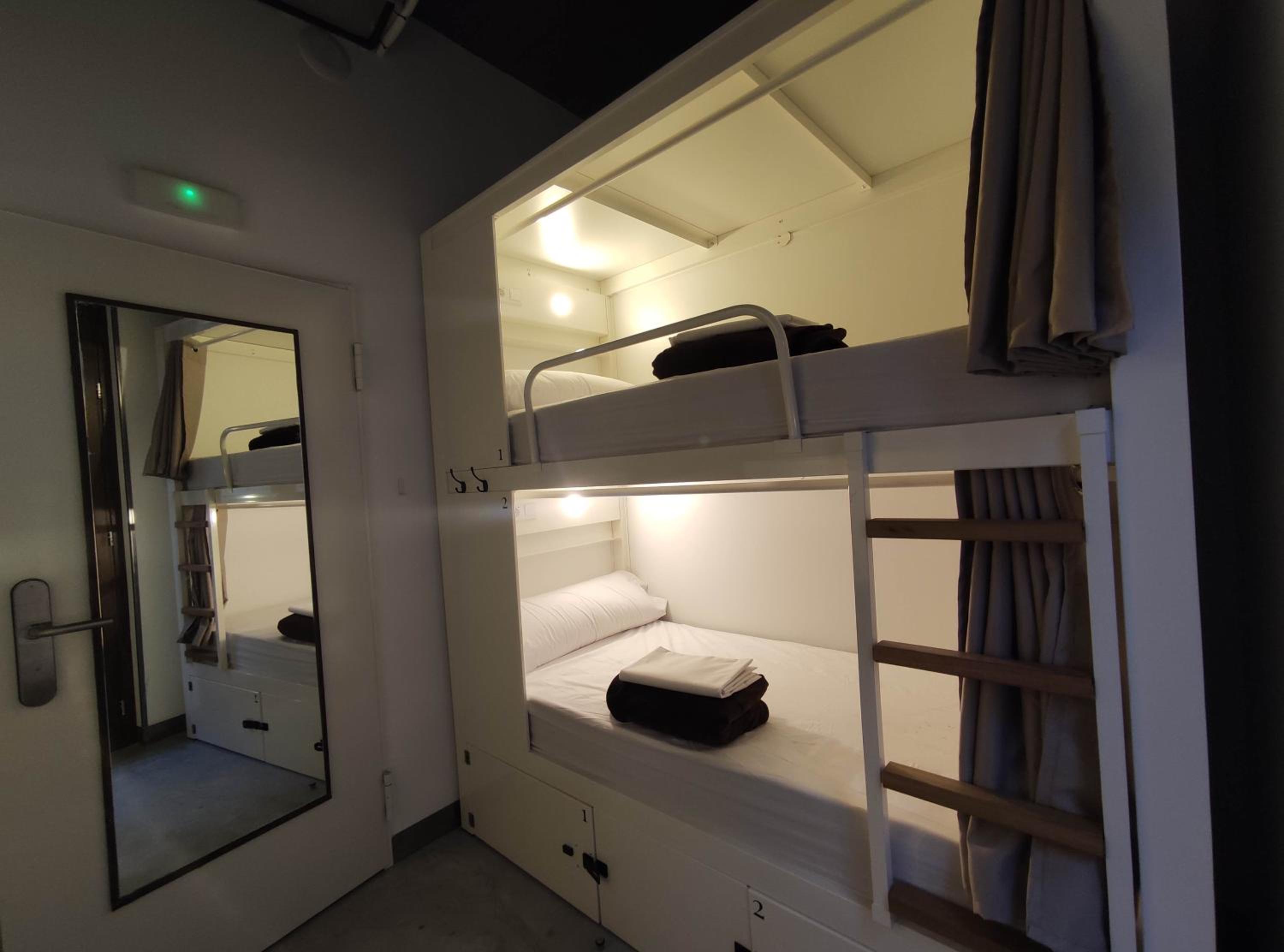 Bed in 8-Bed Mixed Dormitory Room photo 2